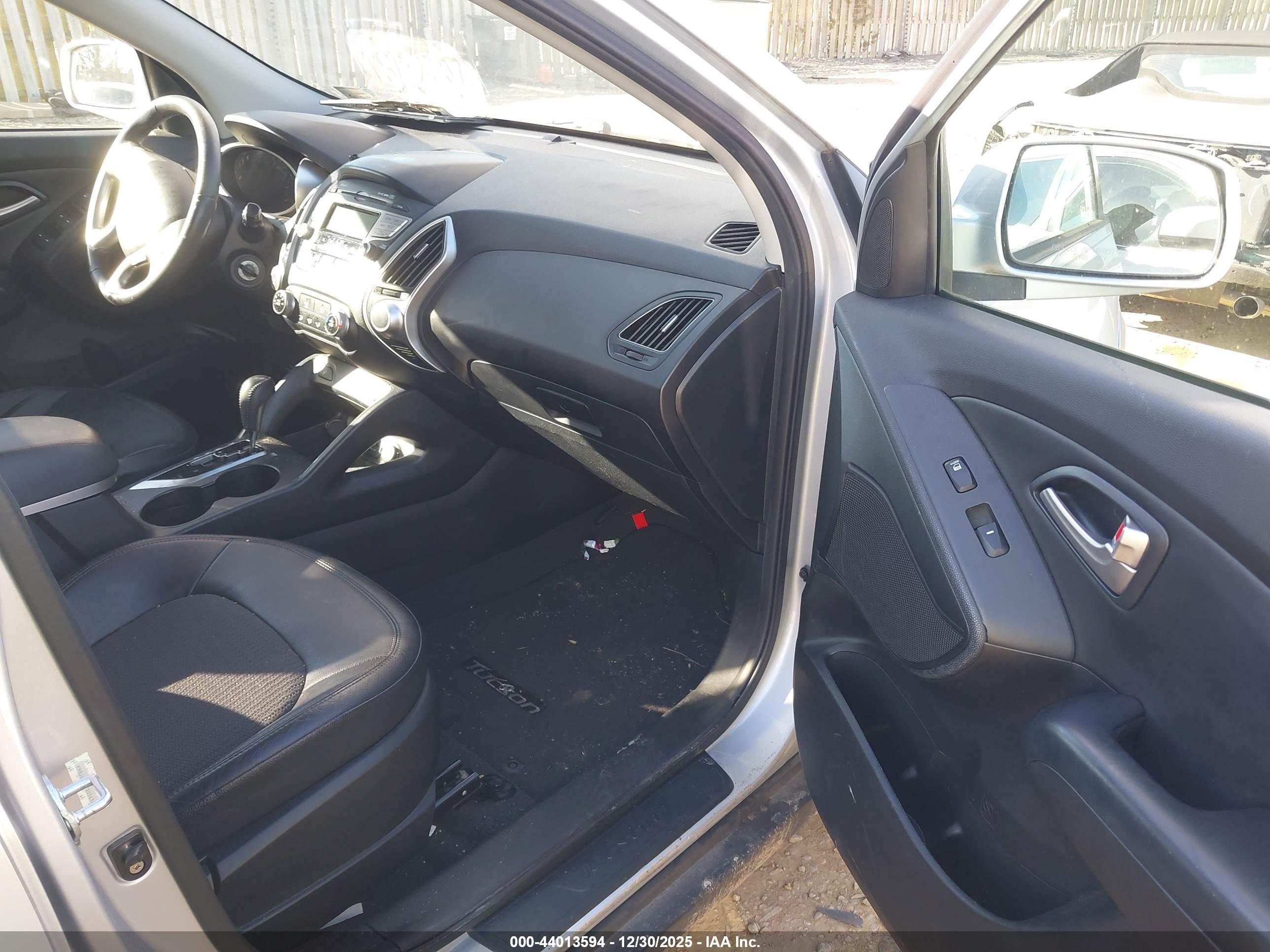 HYUNDAI TUCSON image 5