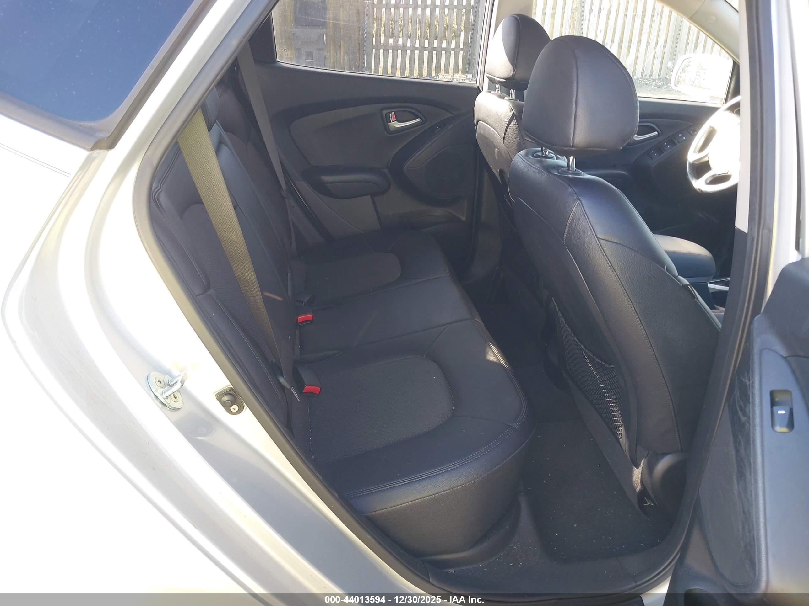 HYUNDAI TUCSON image 8