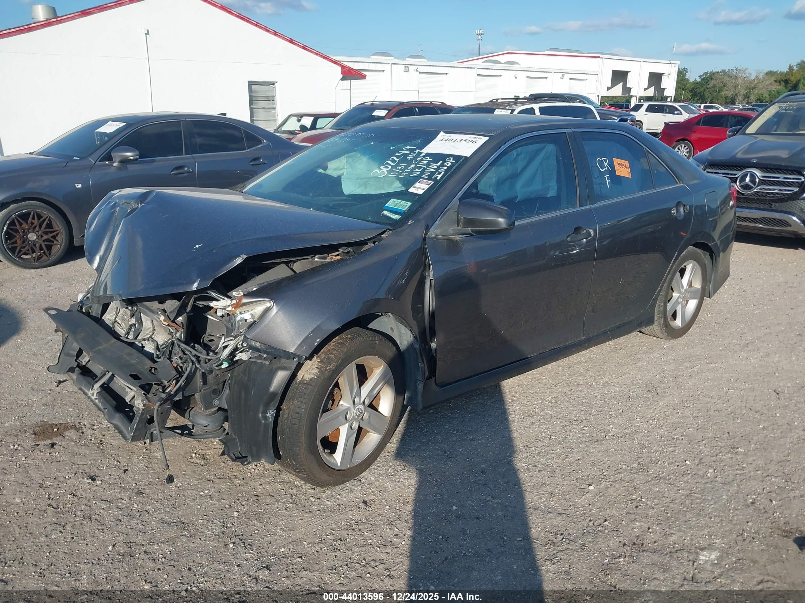 TOYOTA CAMRY image 2