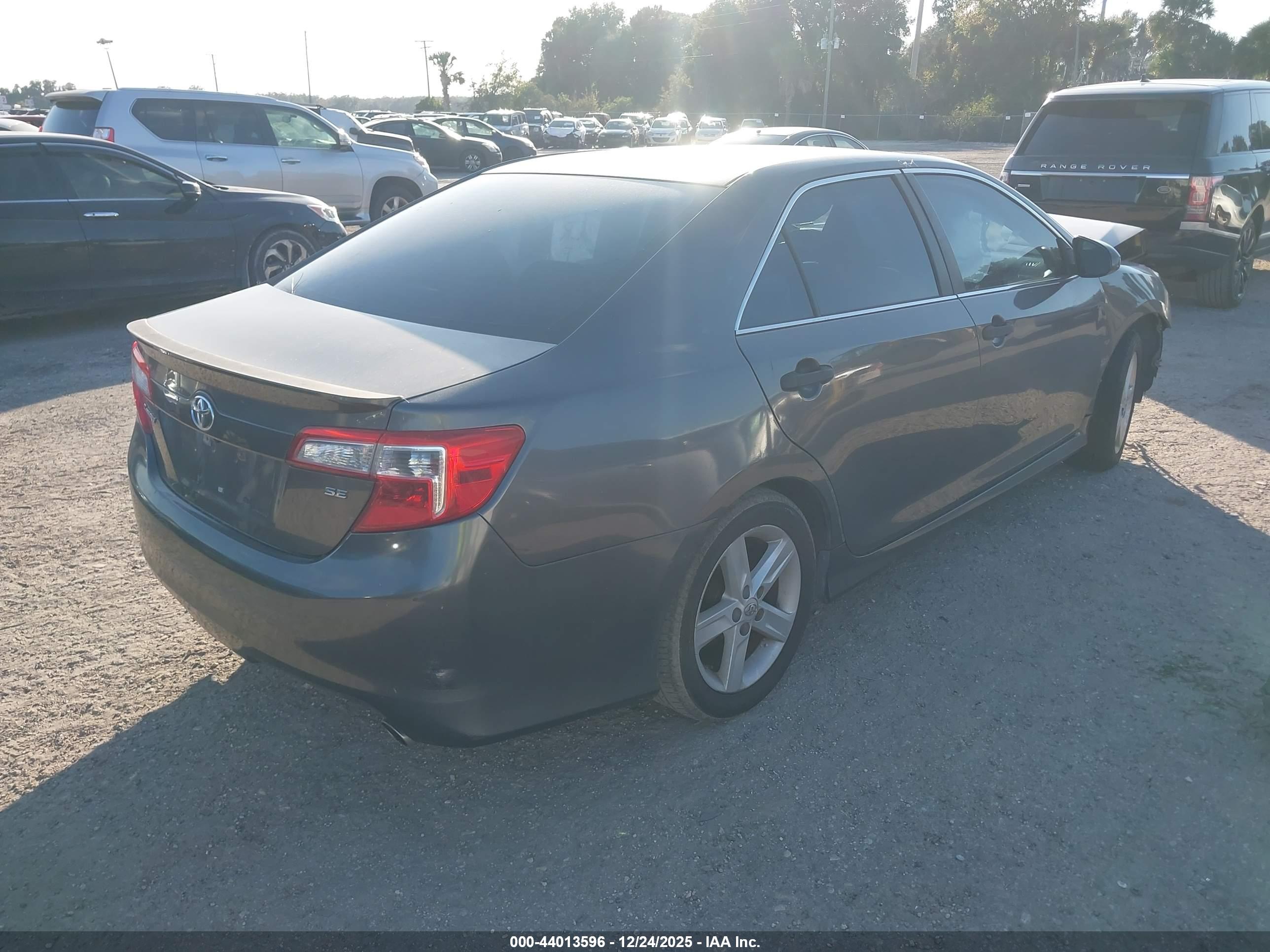 TOYOTA CAMRY image 4