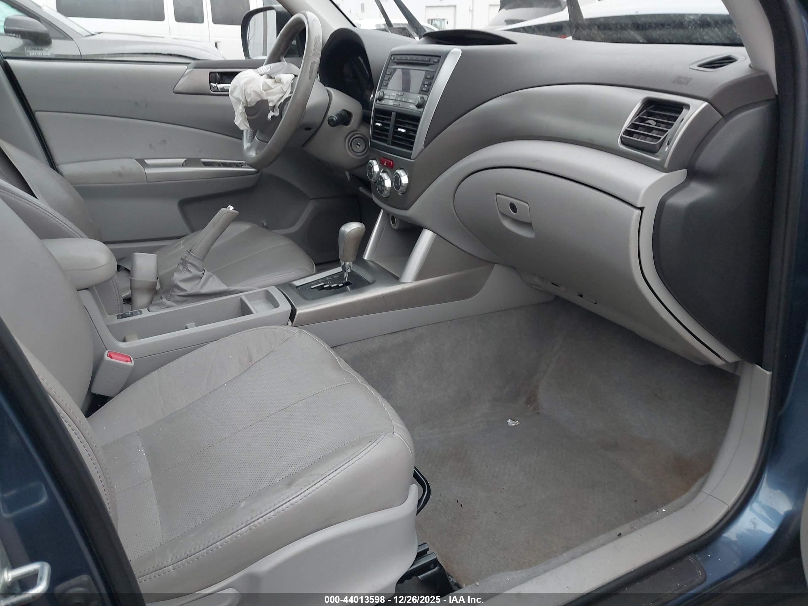 SUBARU FORESTER image 5