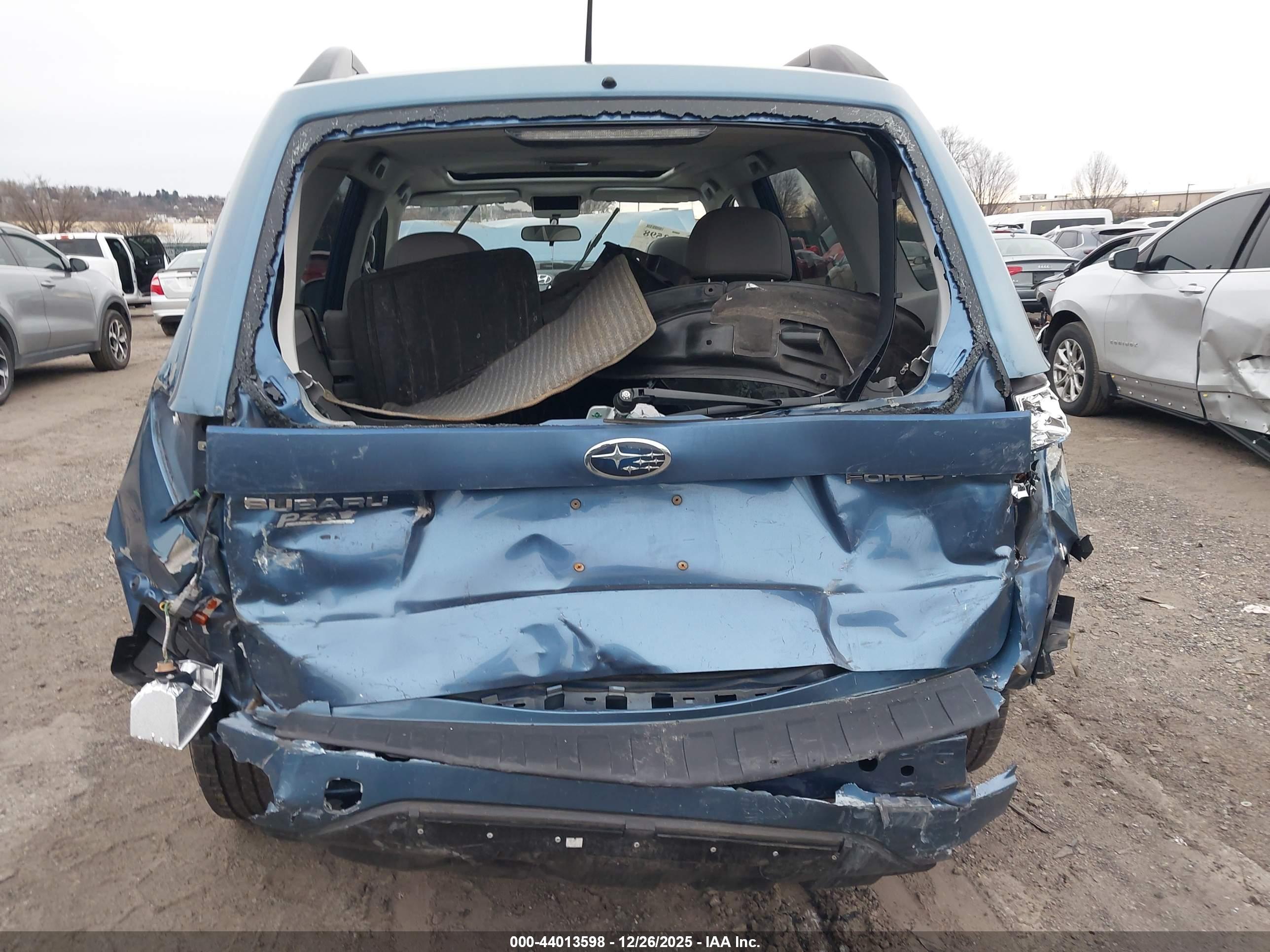SUBARU FORESTER image 6