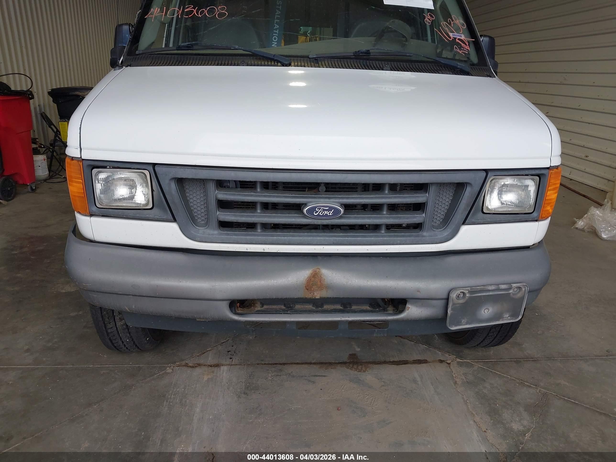 FORD E-250 image 6