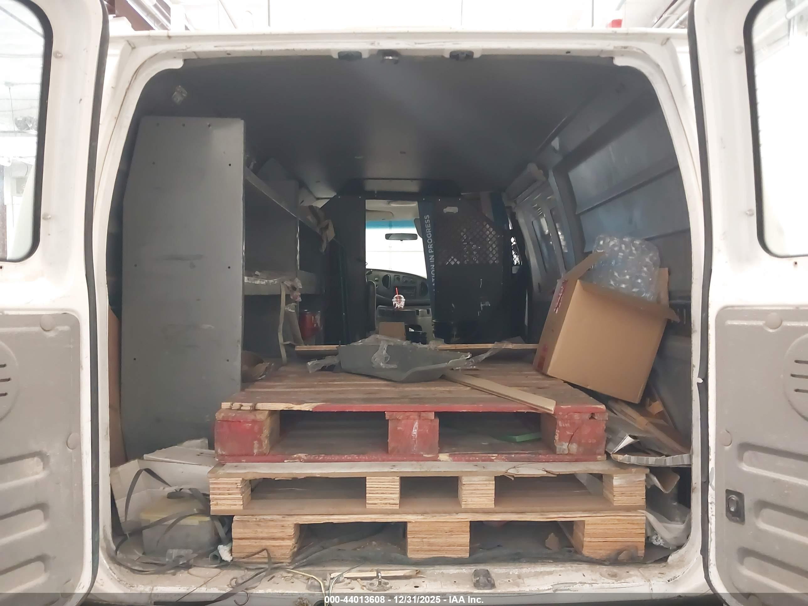 FORD E-250 image 8