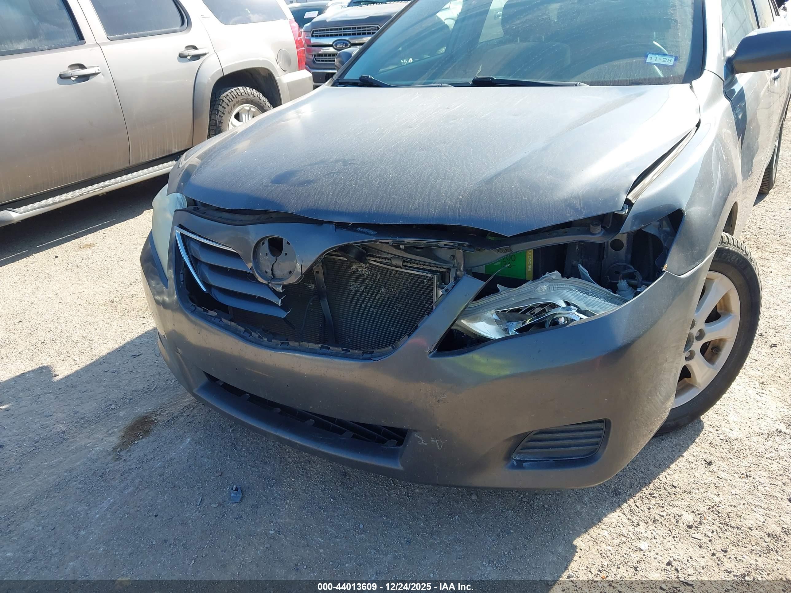 TOYOTA CAMRY image 6
