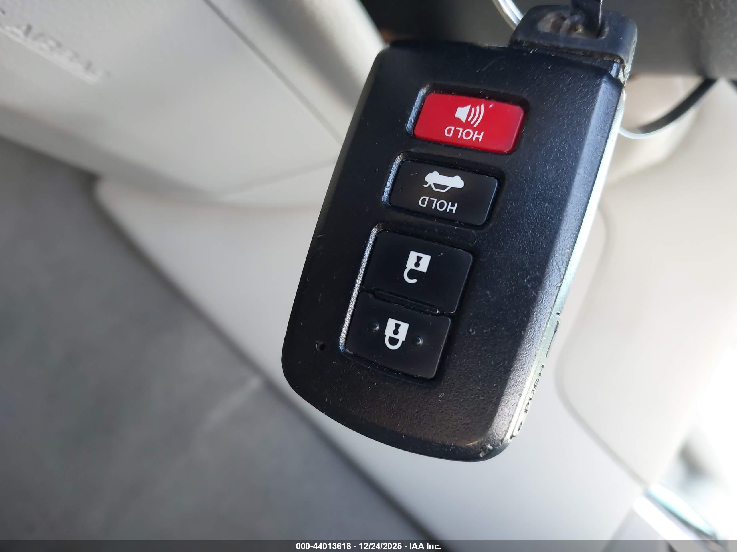 TOYOTA CAMRY image 11
