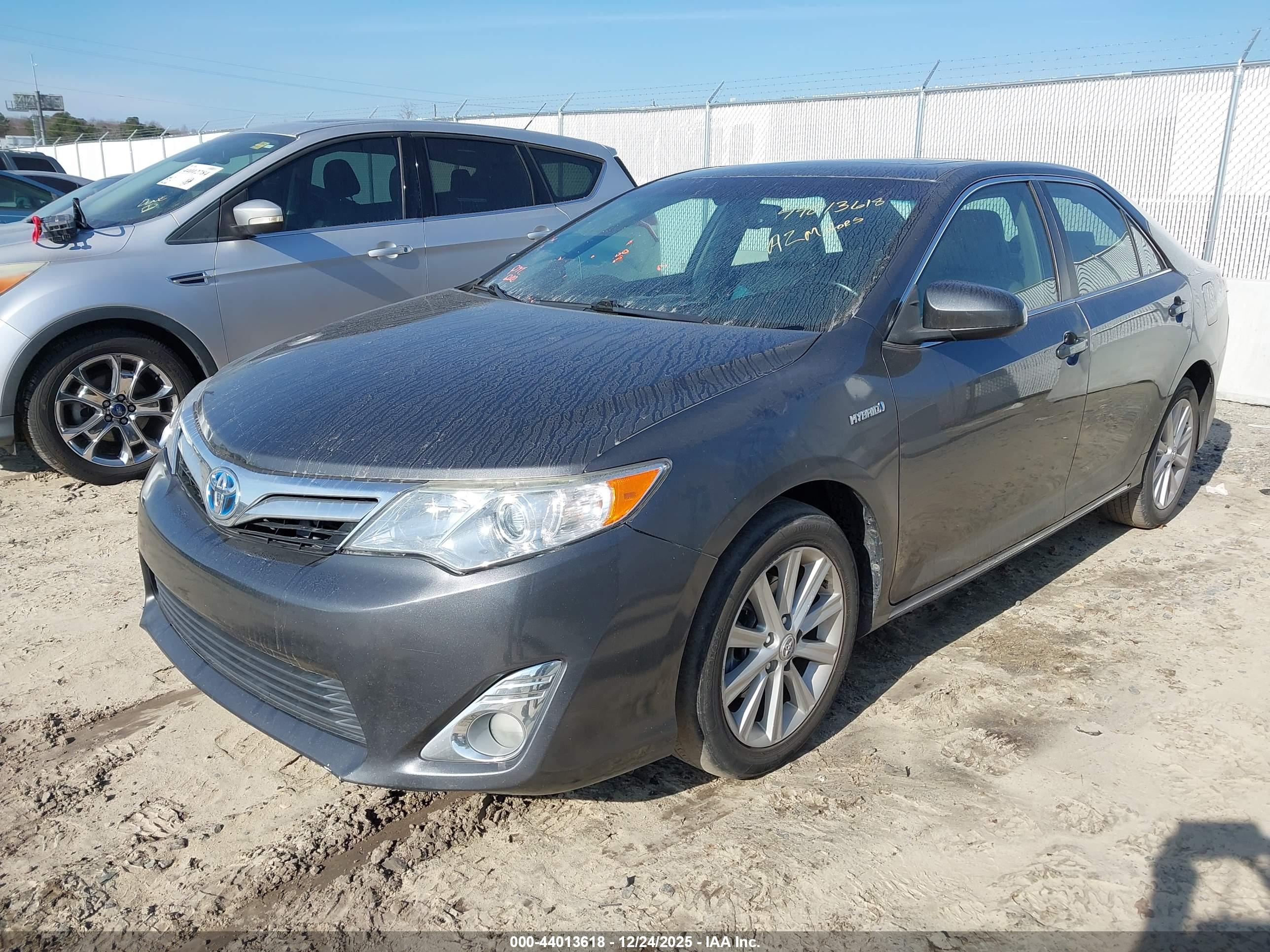 TOYOTA CAMRY image 2