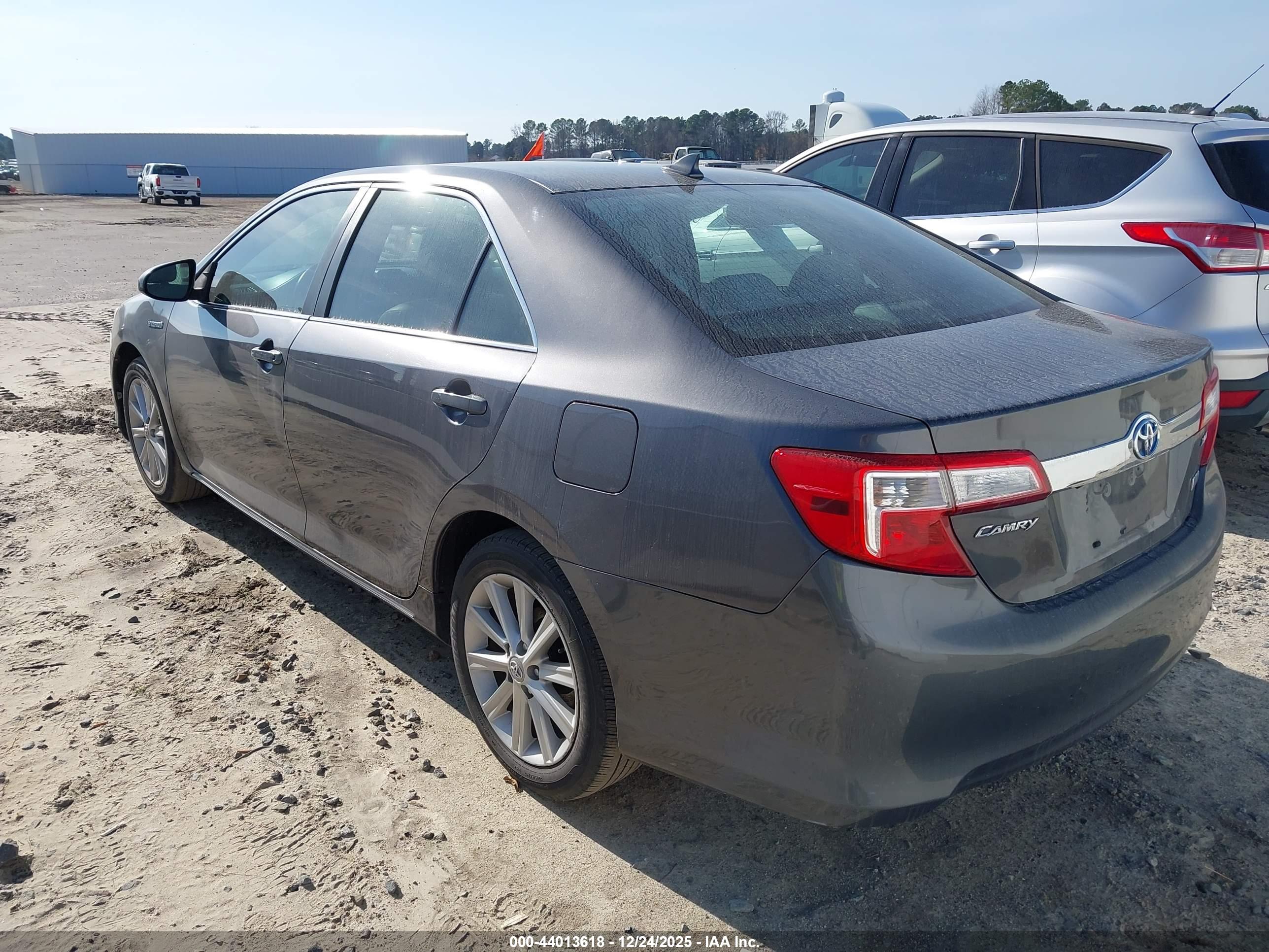 TOYOTA CAMRY image 3