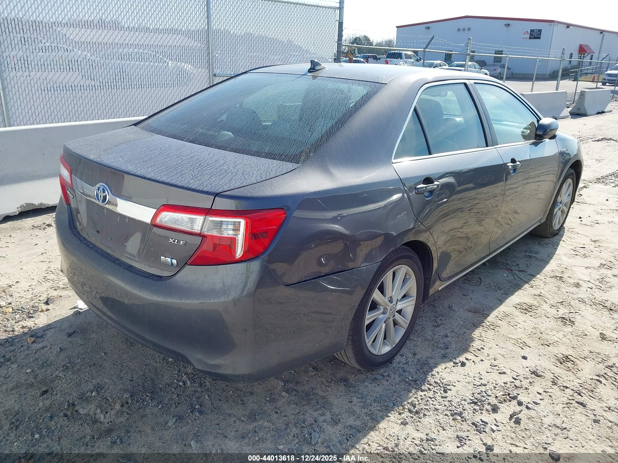 TOYOTA CAMRY image 4
