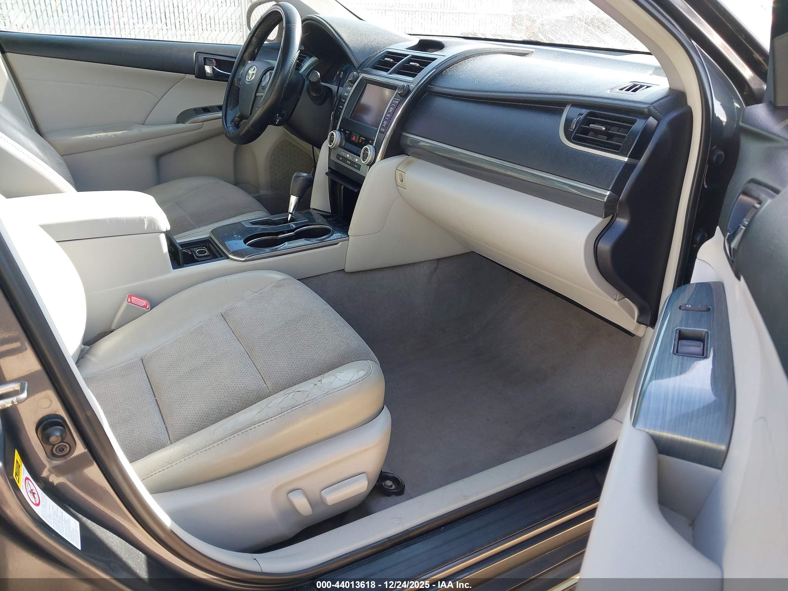 TOYOTA CAMRY image 5