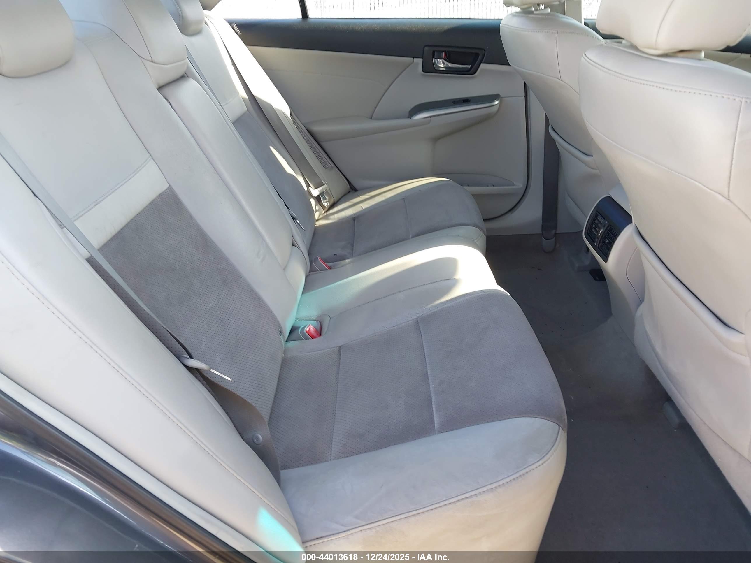 TOYOTA CAMRY image 8