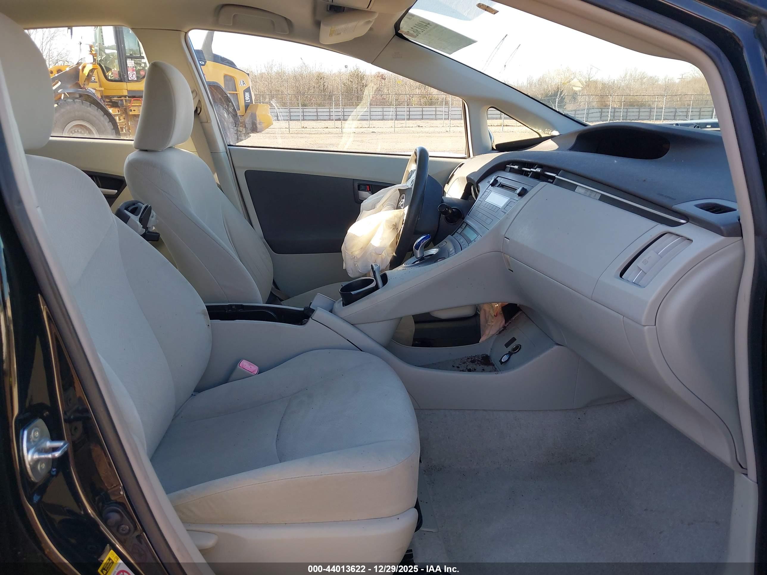 TOYOTA PRIUS image 5