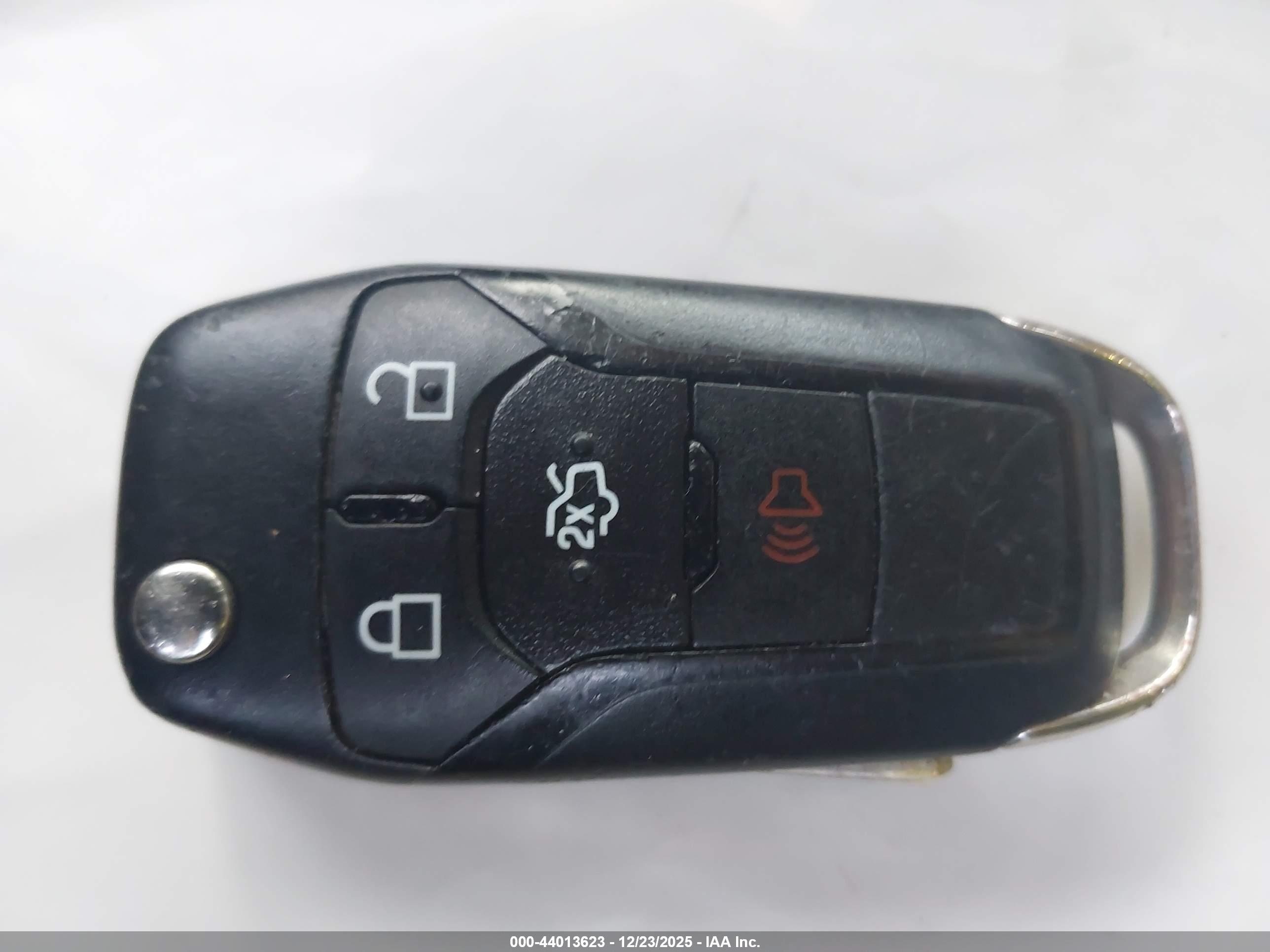 FORD FUSION image 11