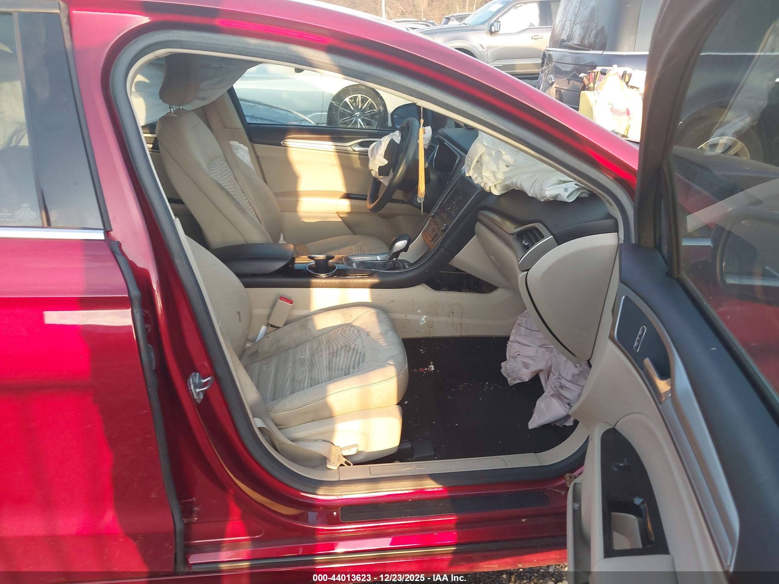 FORD FUSION image 5