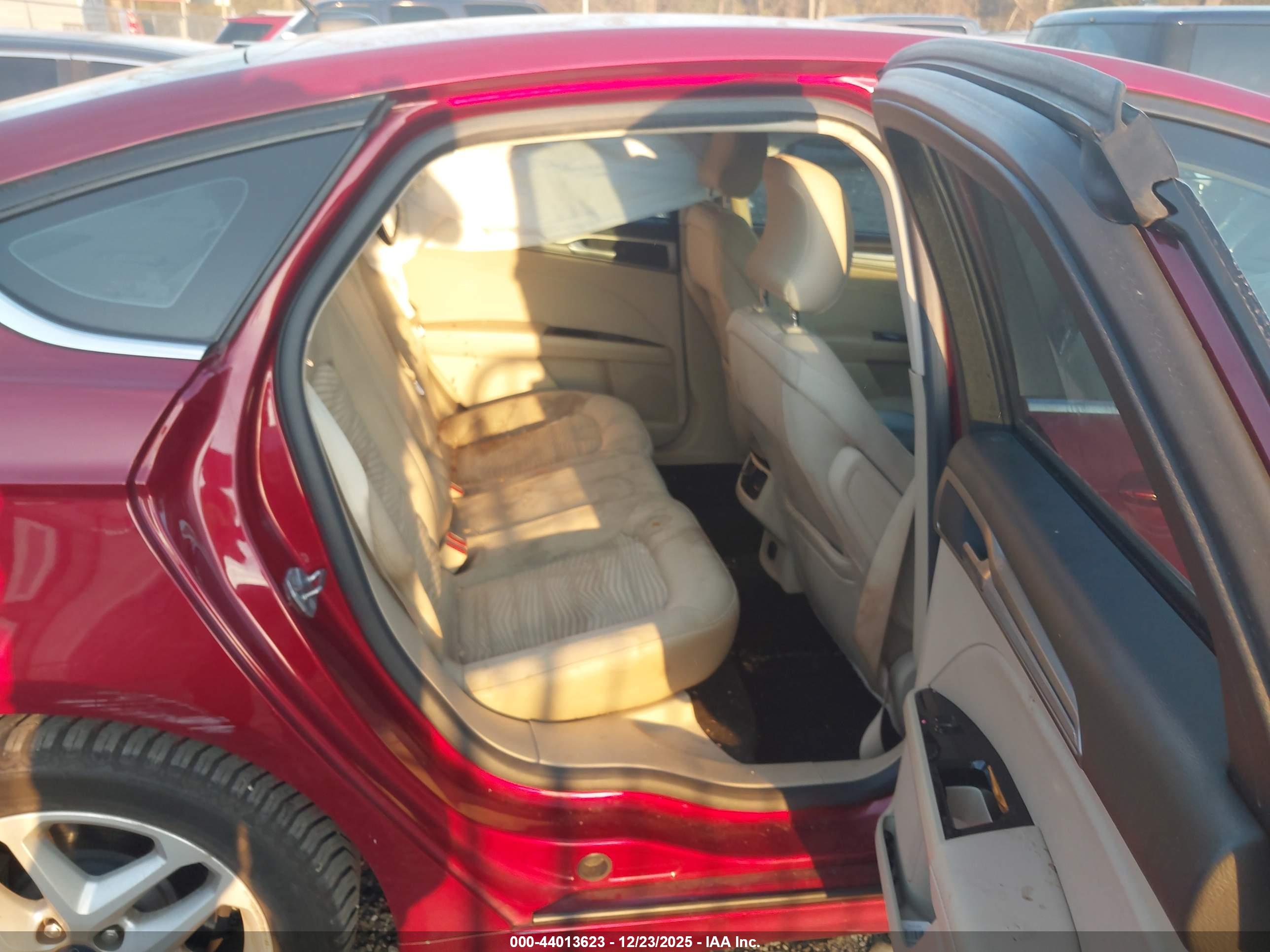 FORD FUSION image 8