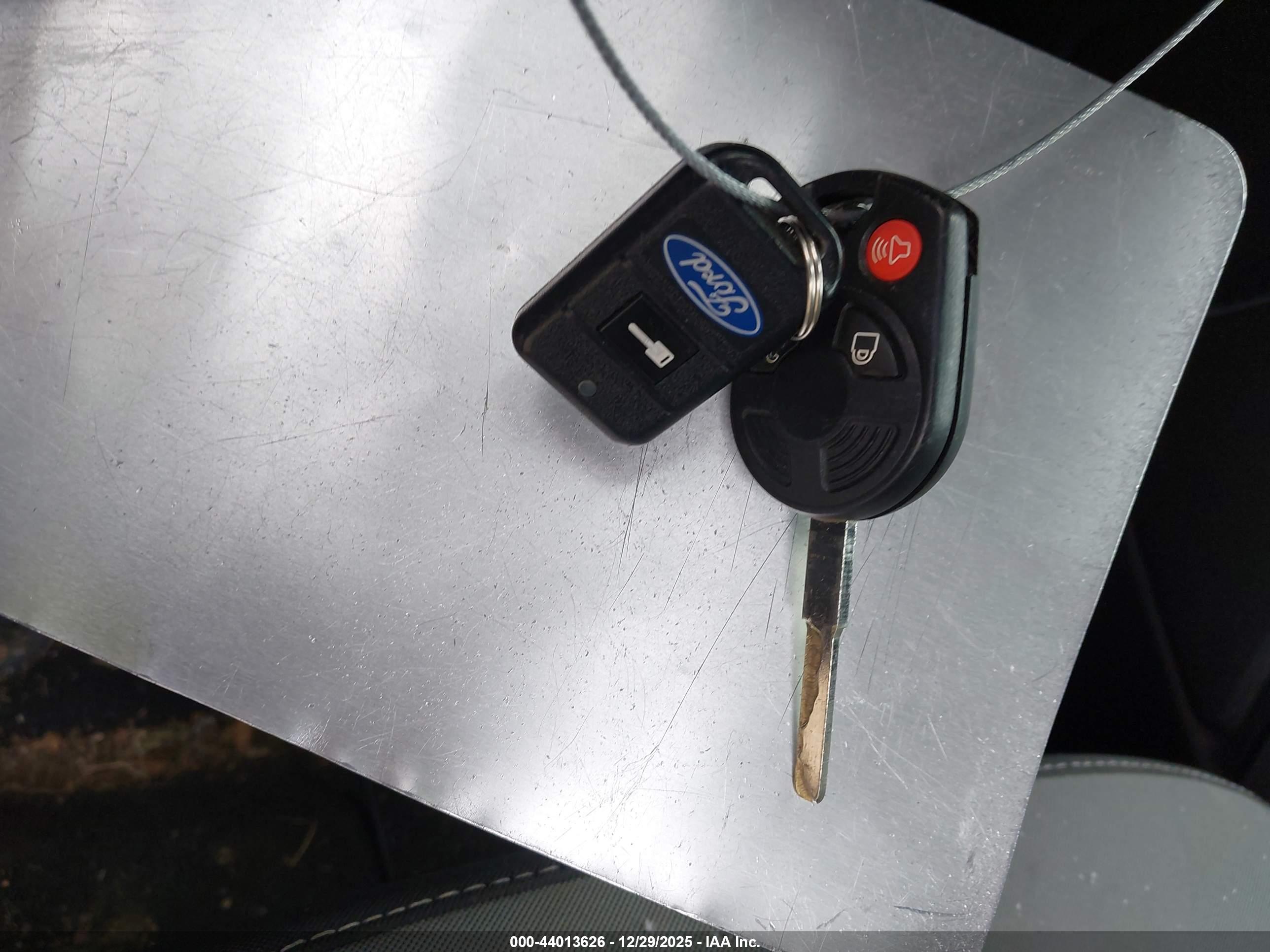 FORD ESCAPE image 11