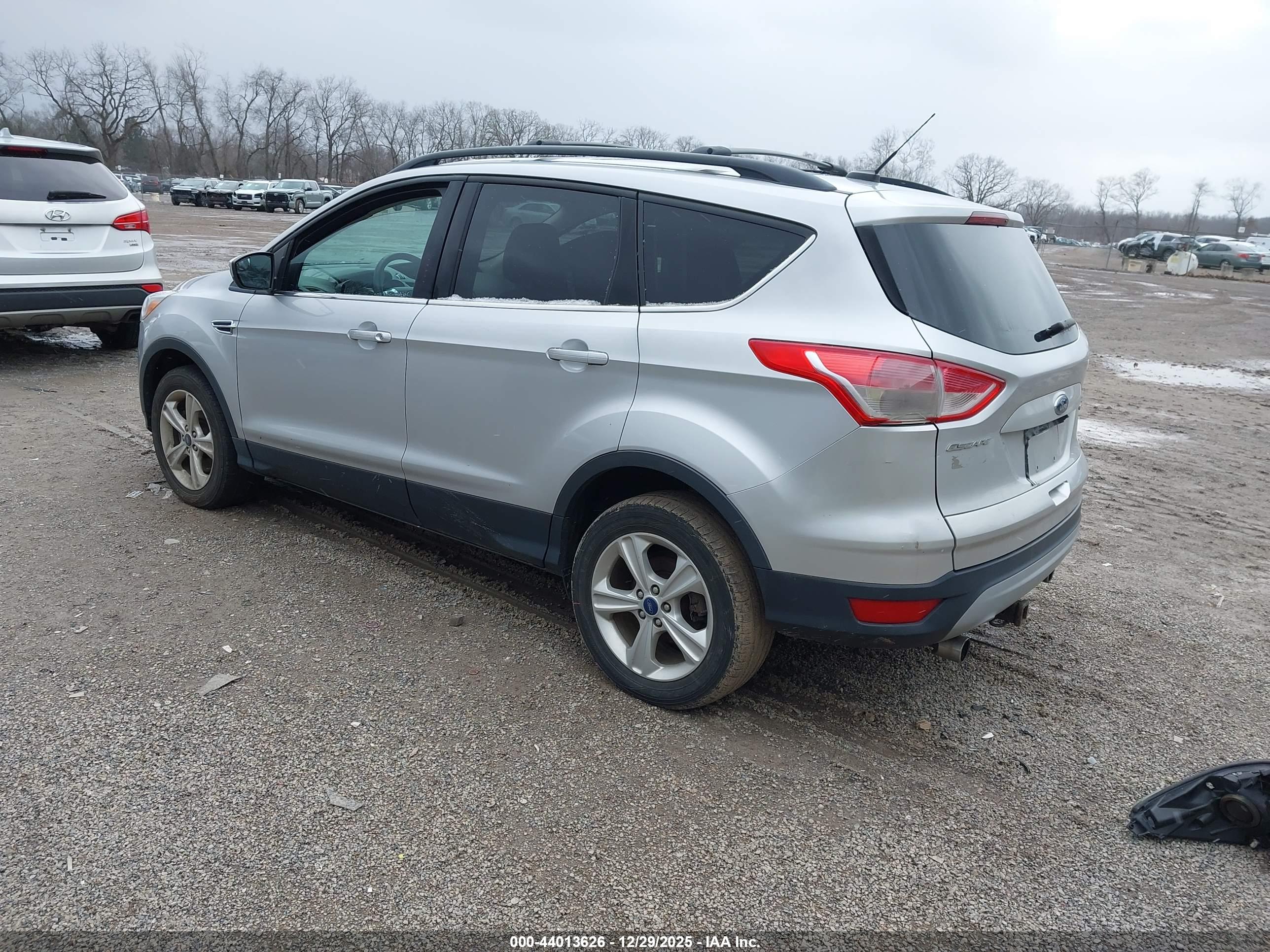 FORD ESCAPE image 3