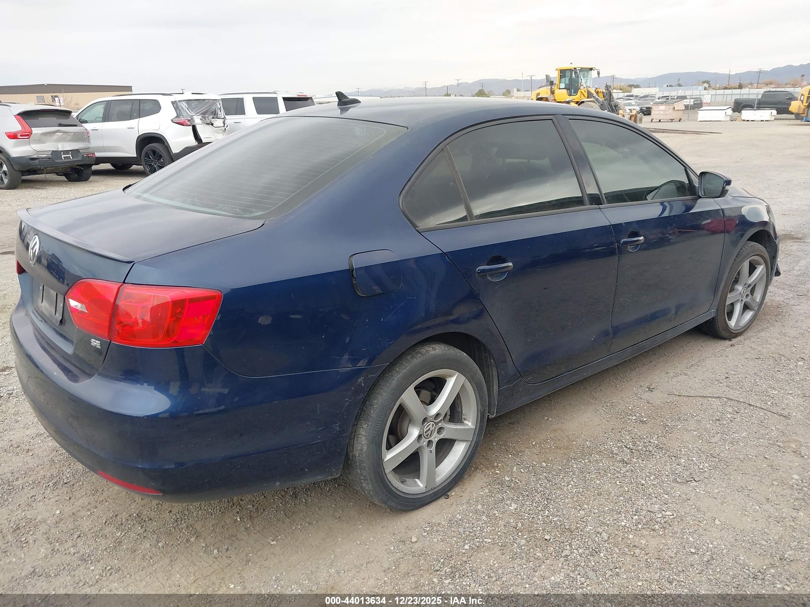 VOLKSWAGEN JETTA image 4
