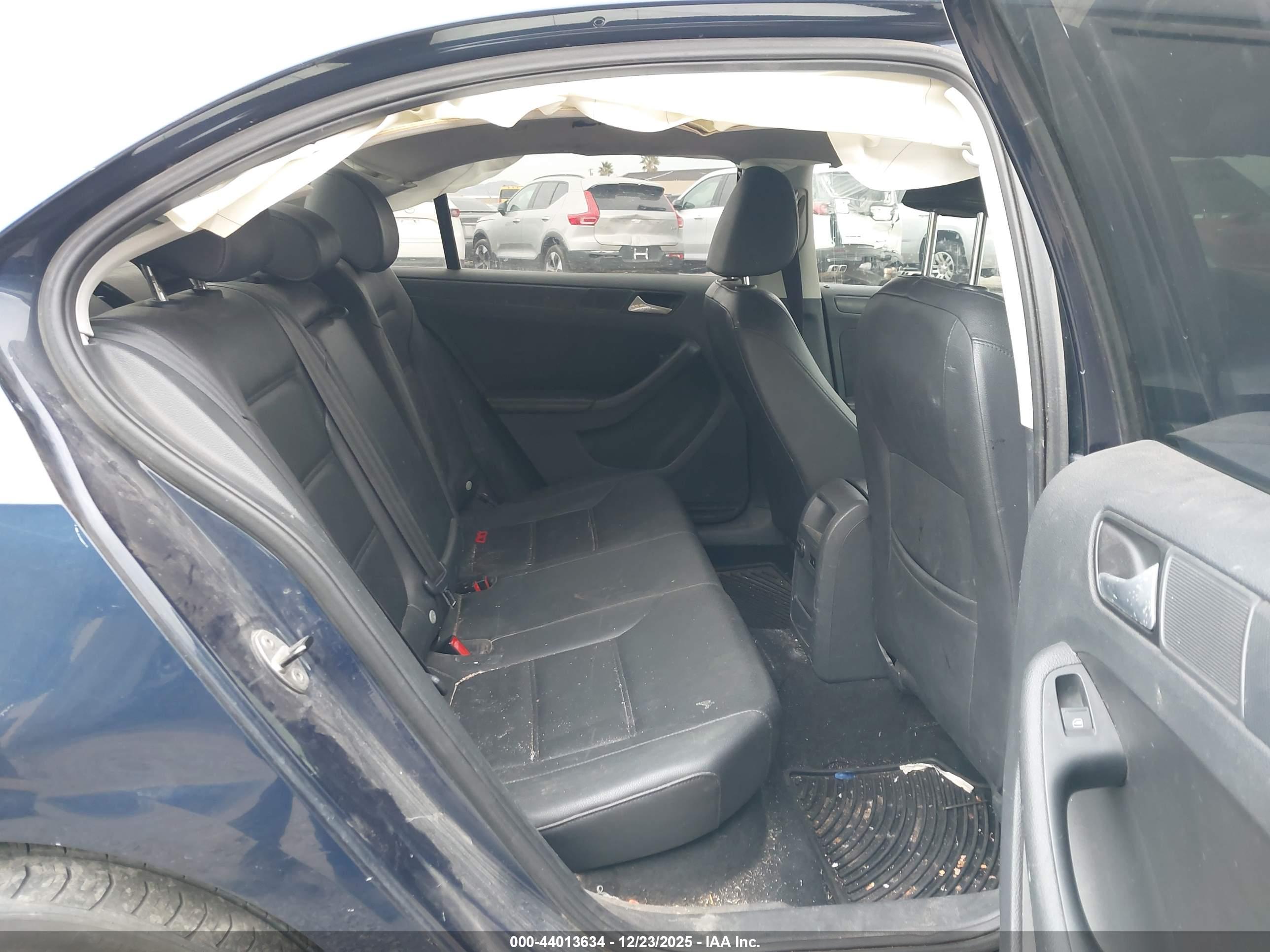 VOLKSWAGEN JETTA image 8