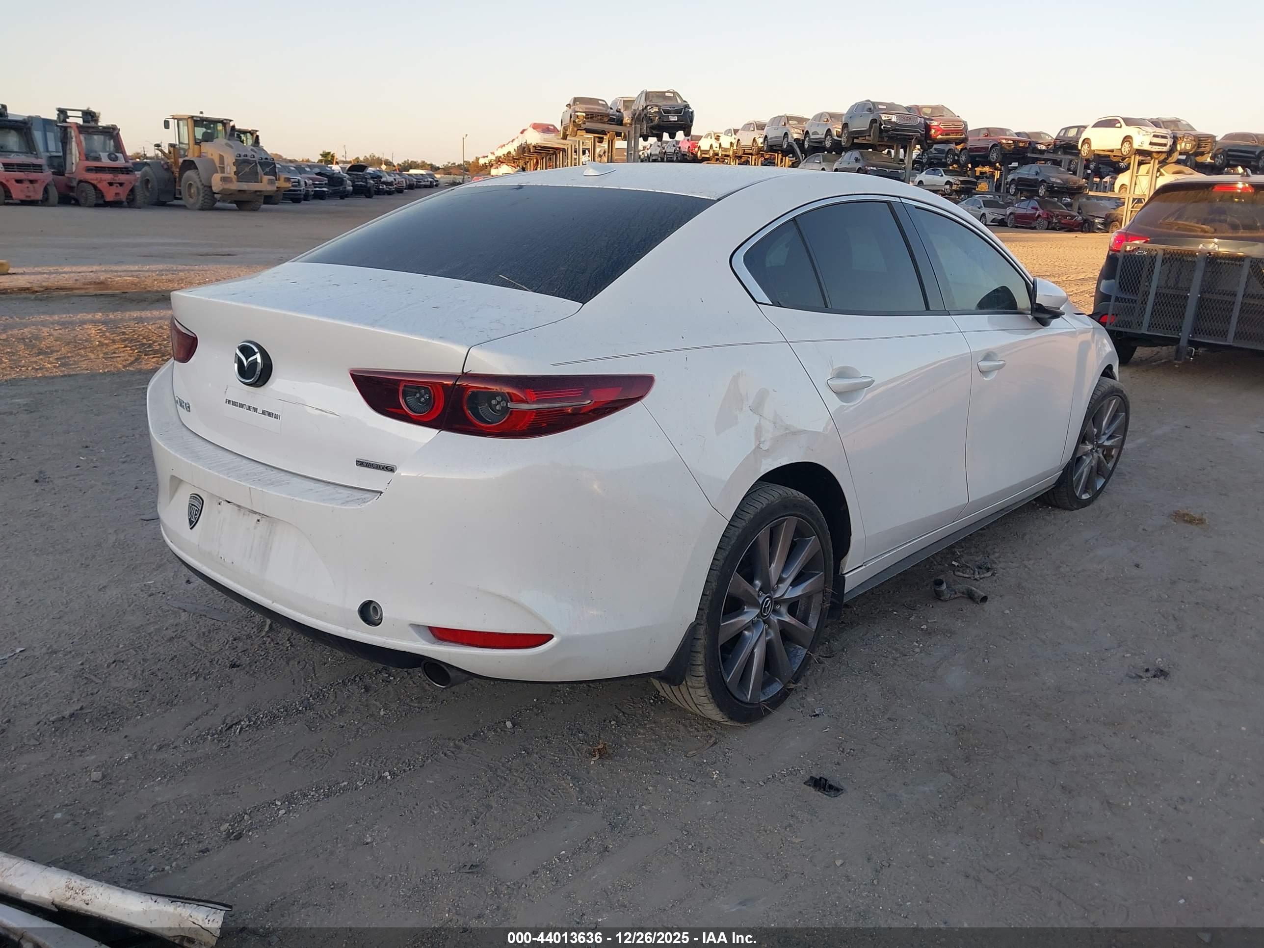 MAZDA MAZDA3 image 4