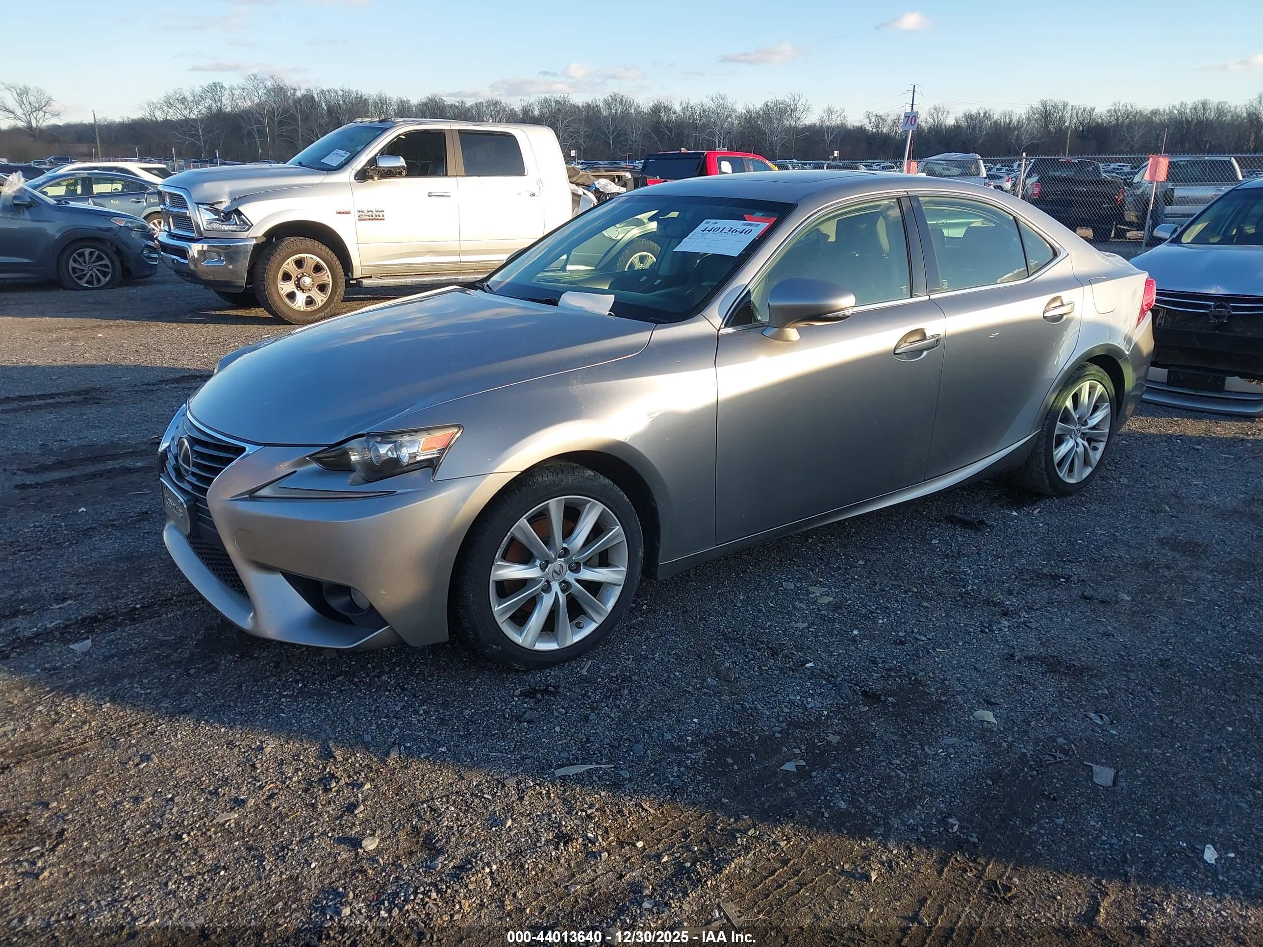 LEXUS IS image 2