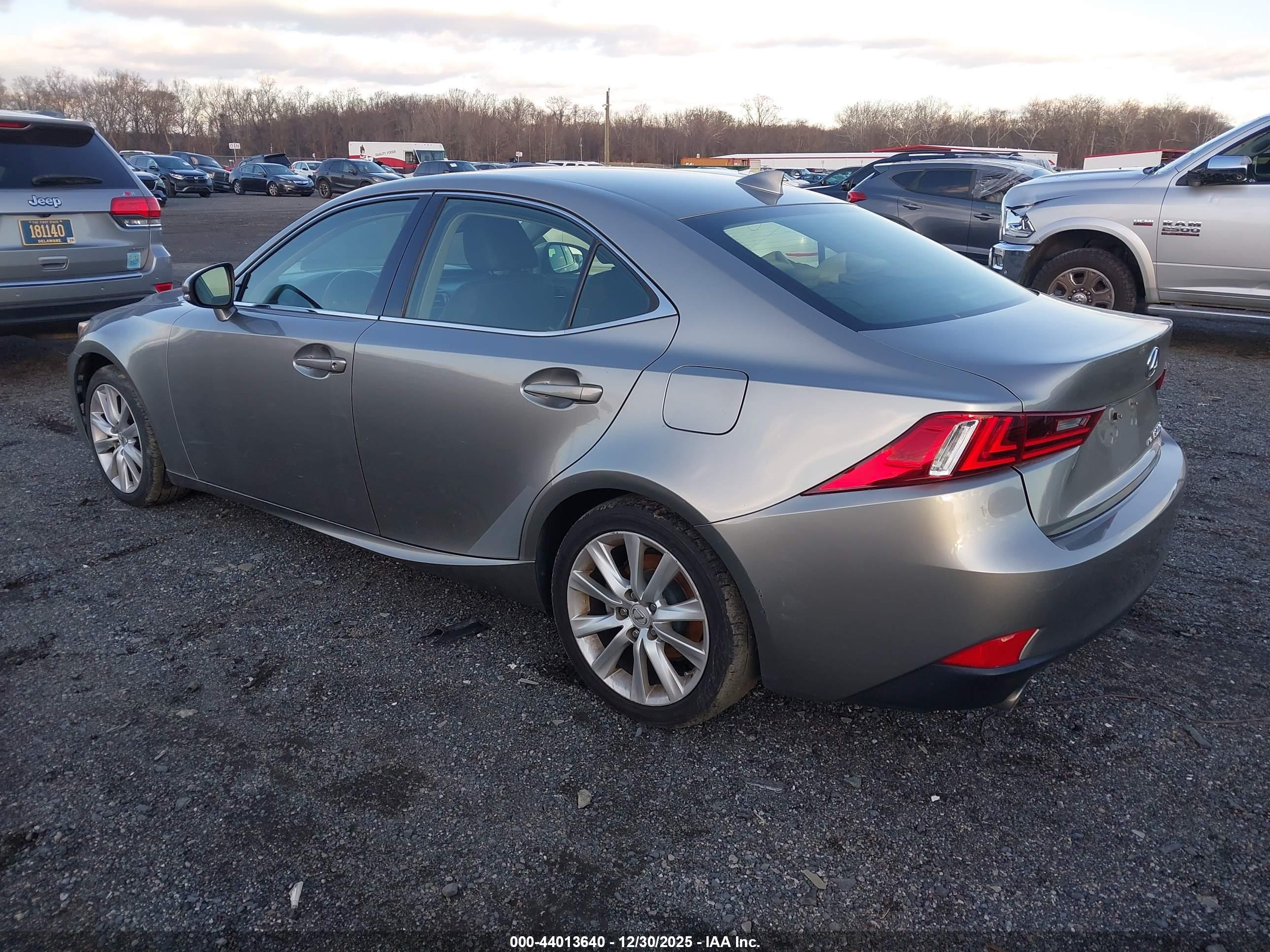 LEXUS IS image 3