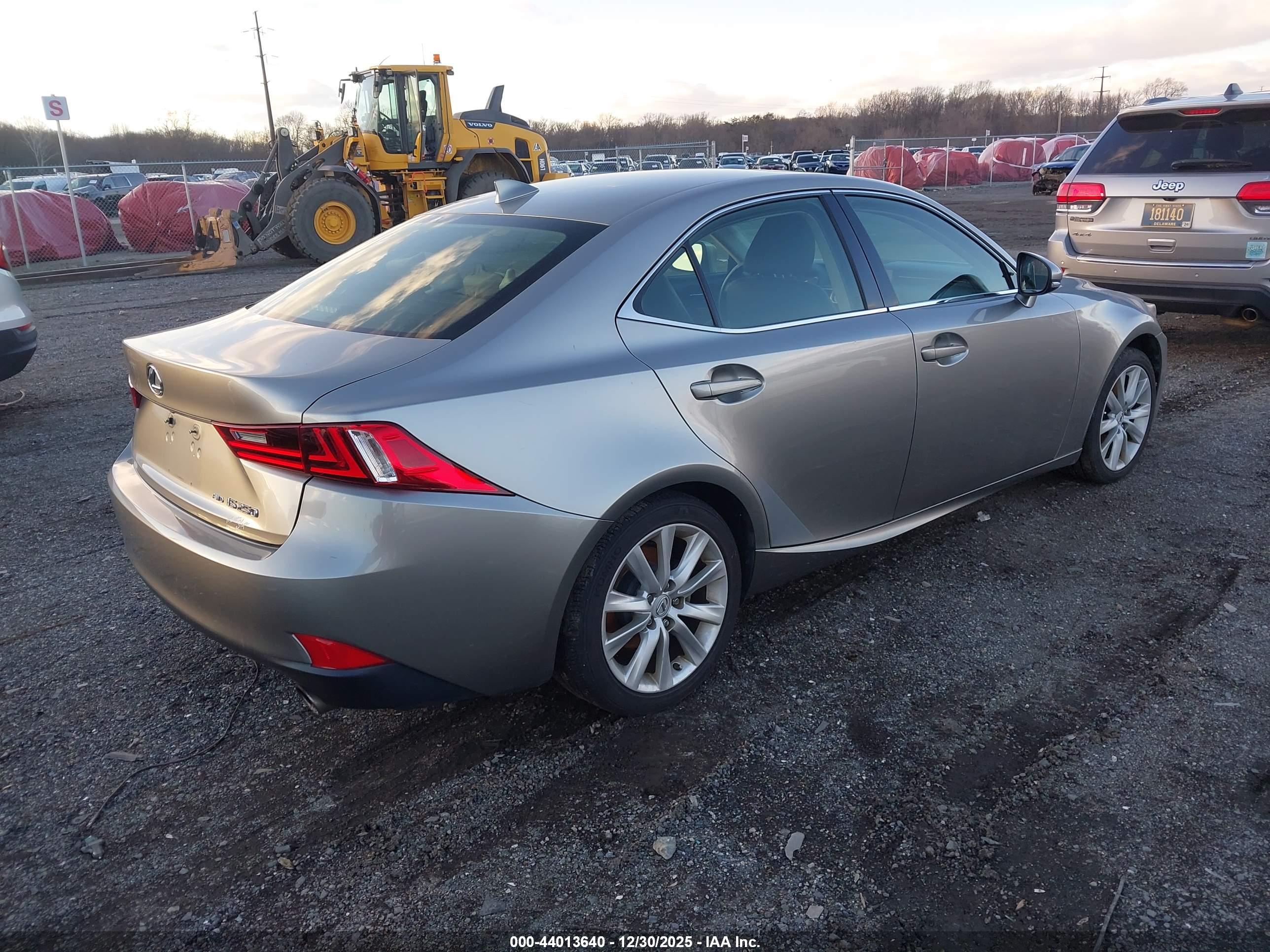 LEXUS IS image 4