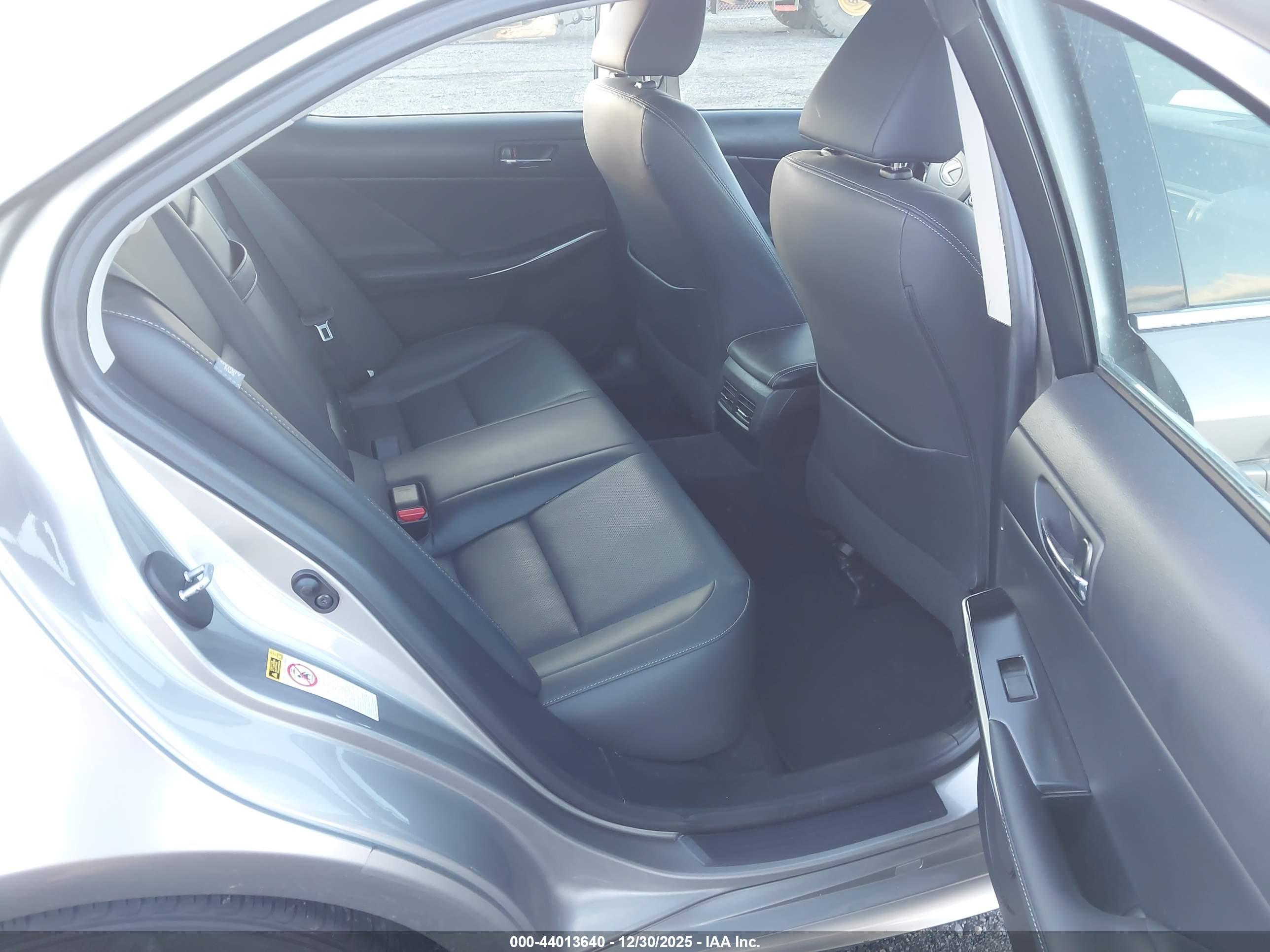 LEXUS IS image 8