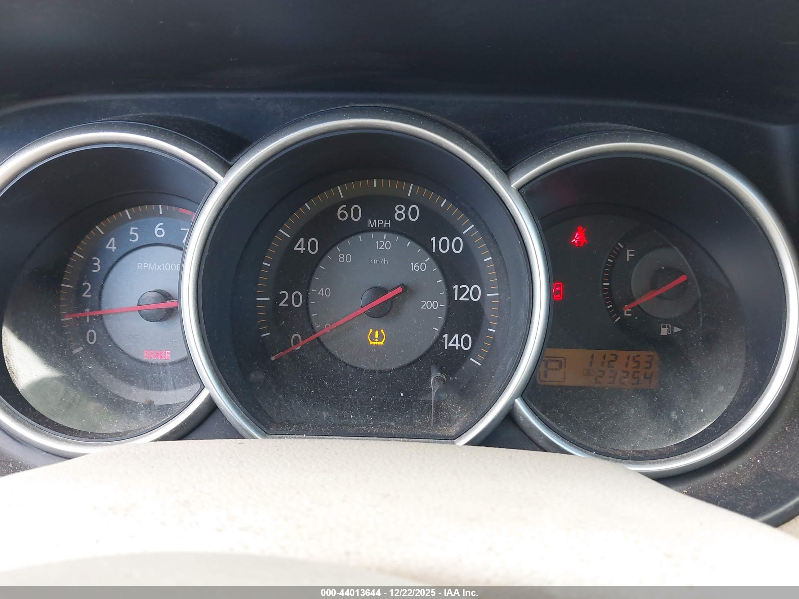 NISSAN VERSA image 7