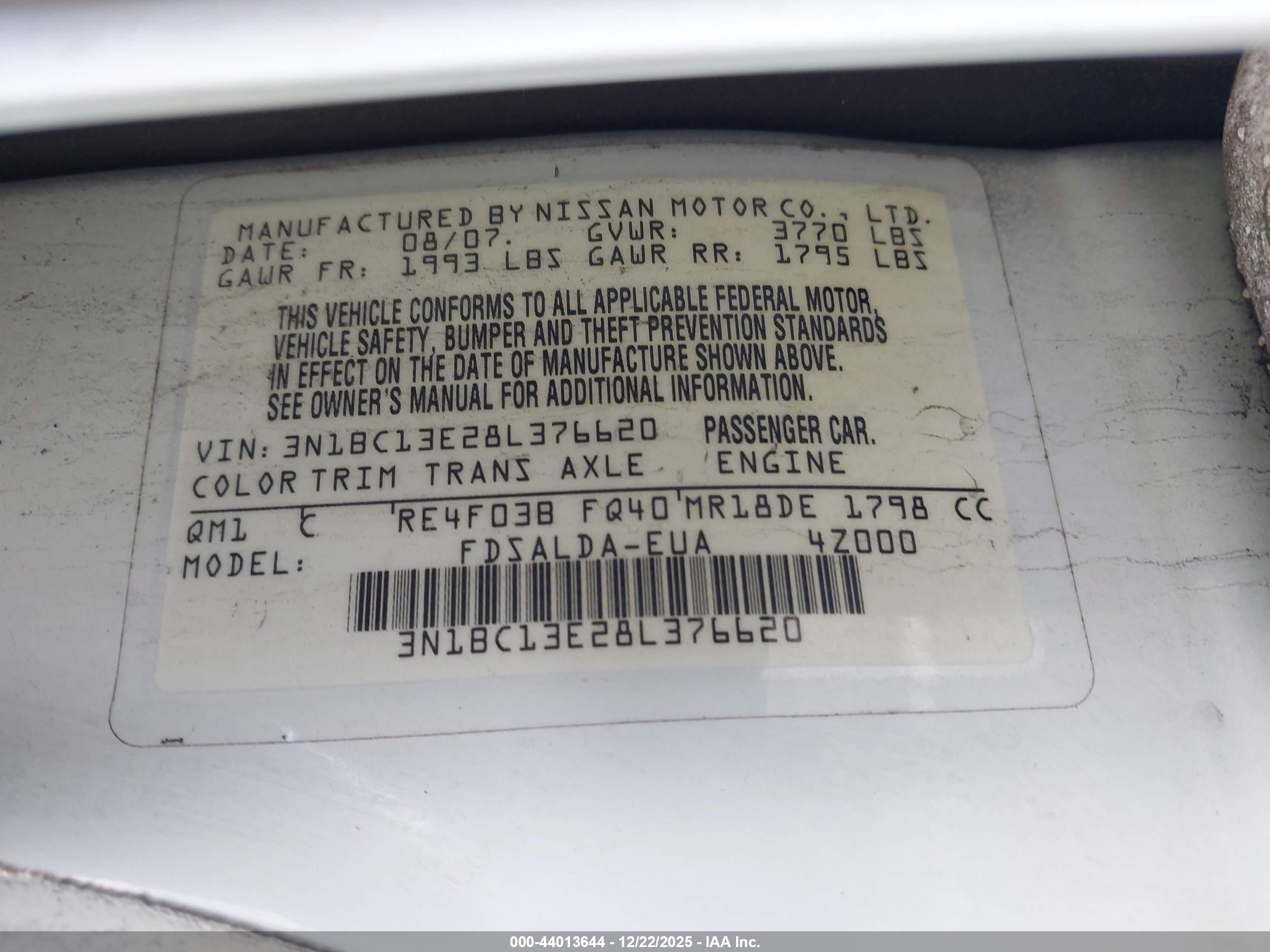 NISSAN VERSA image 9