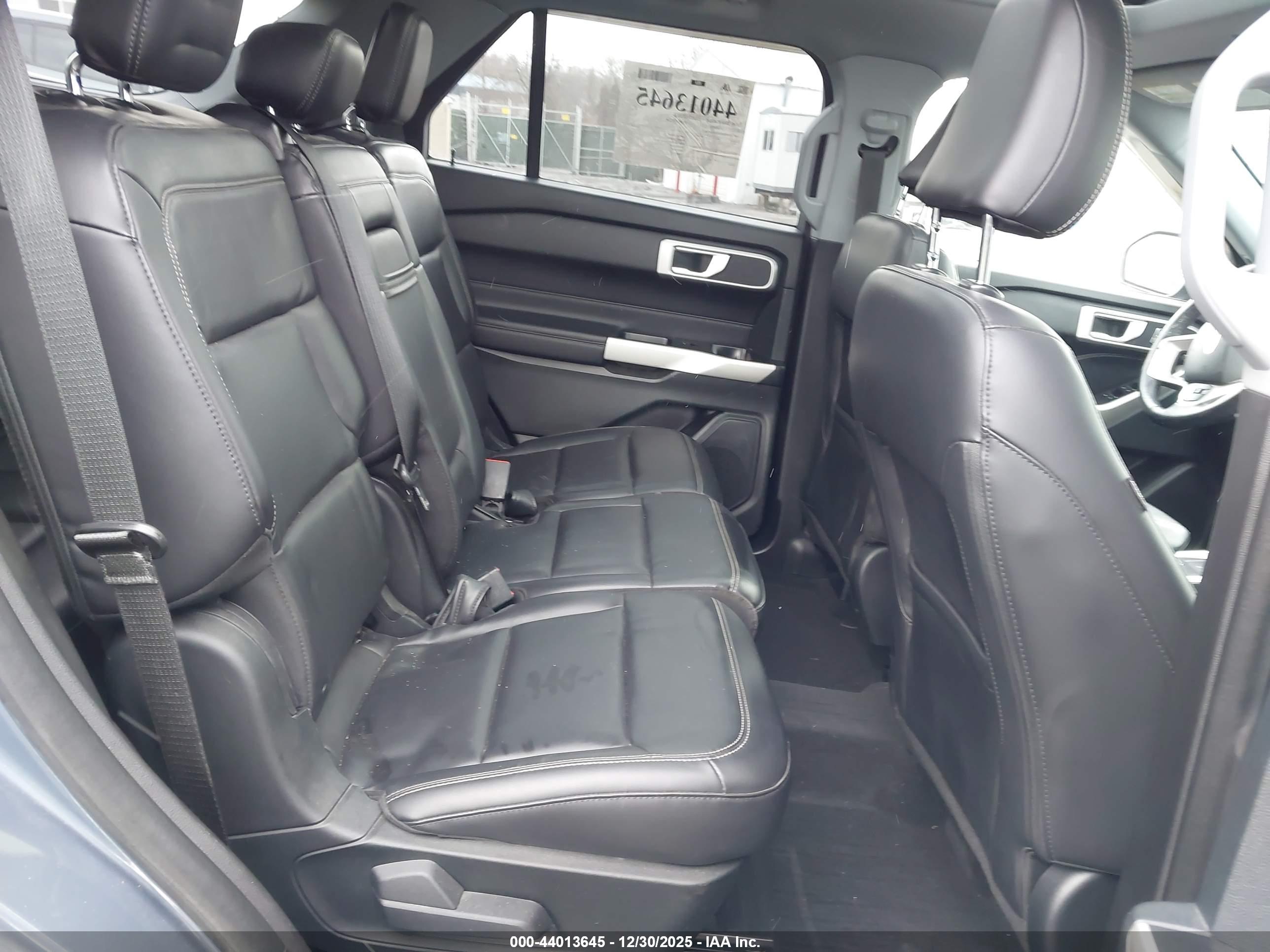 FORD EXPLORER image 8
