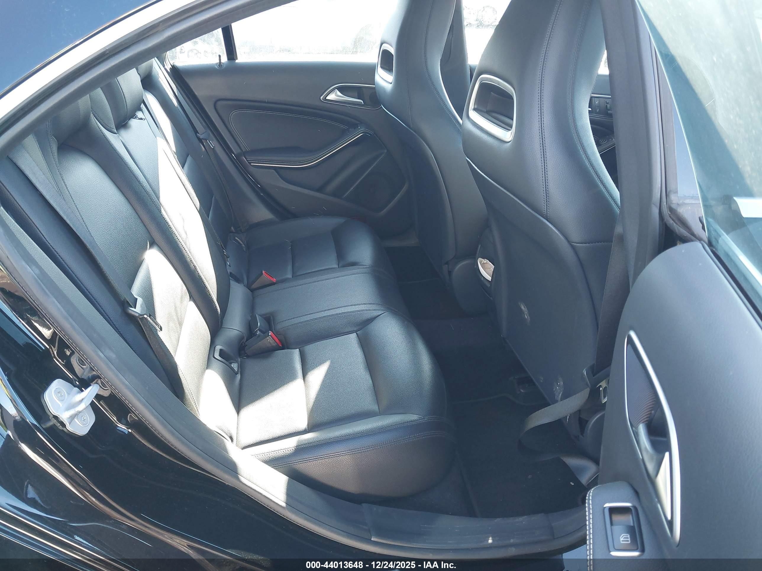 MERCEDES-BENZ CLA image 8