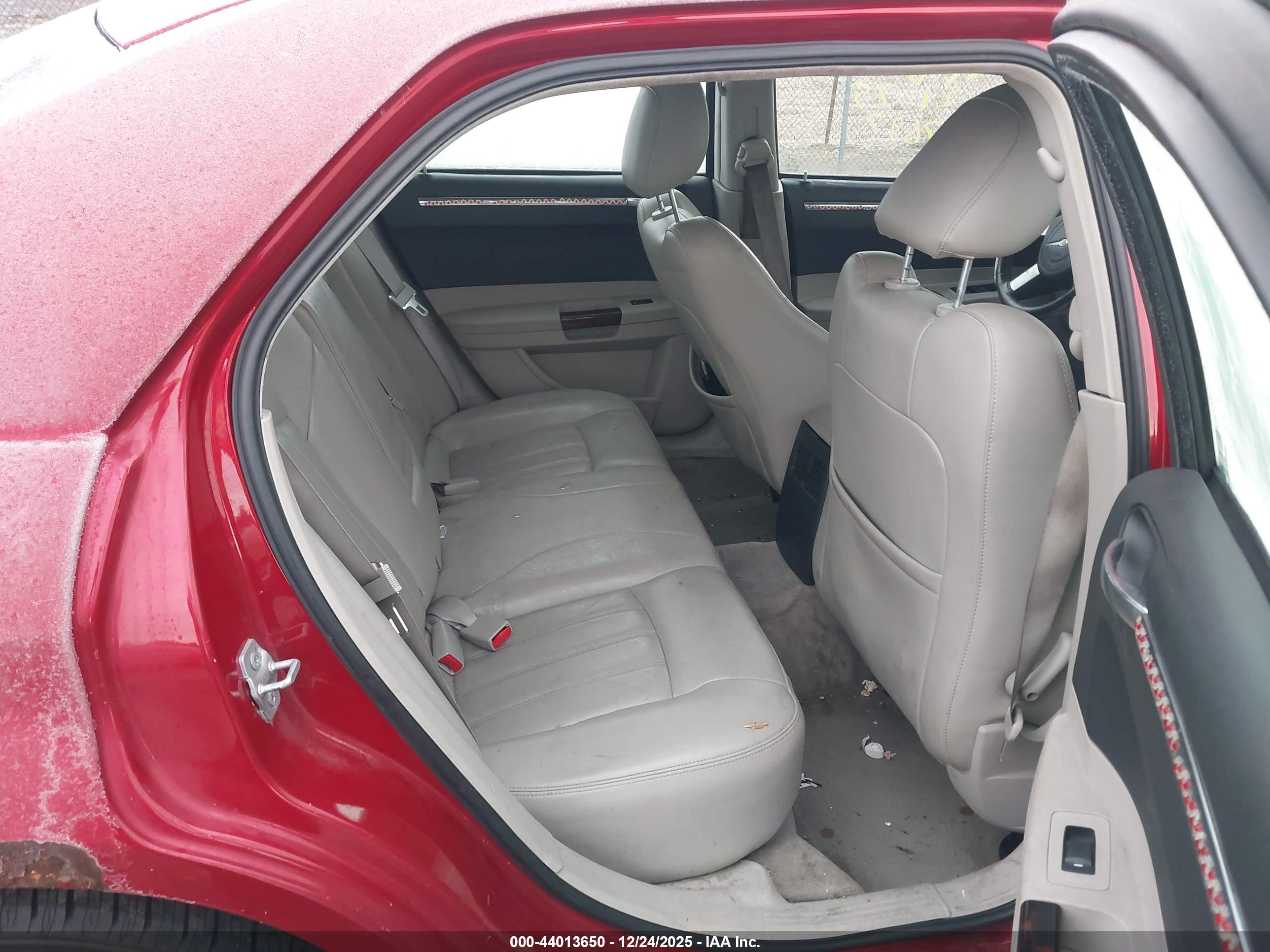 CHRYSLER 300C image 8