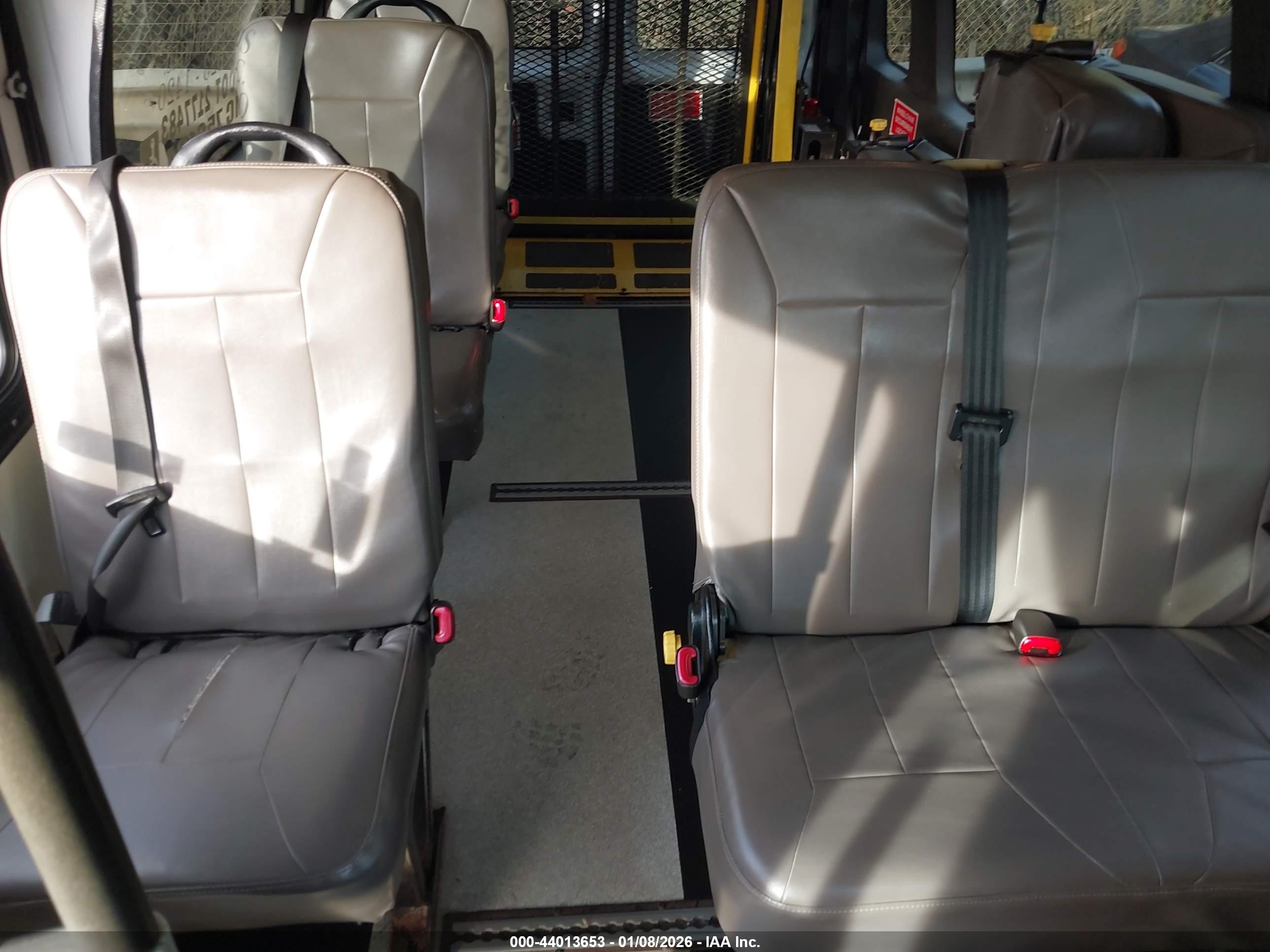 FORD E-350 image 8