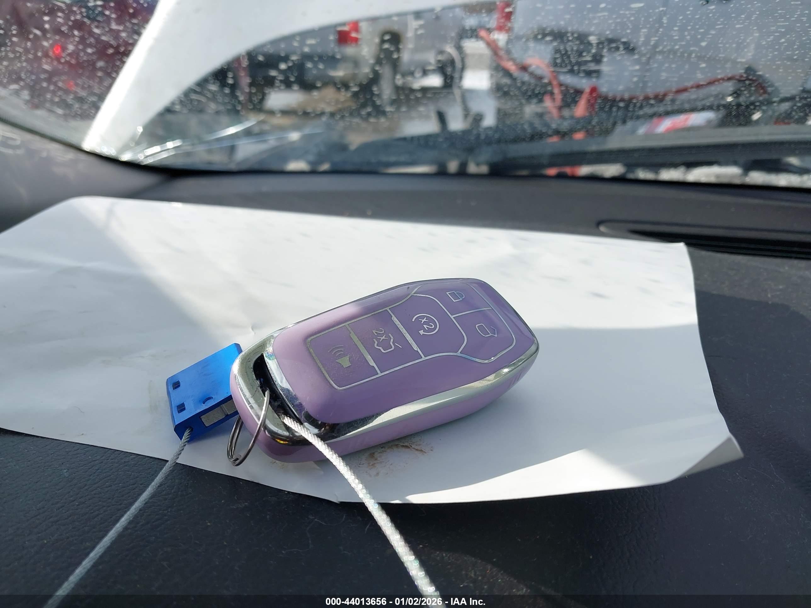 FORD FUSION image 11