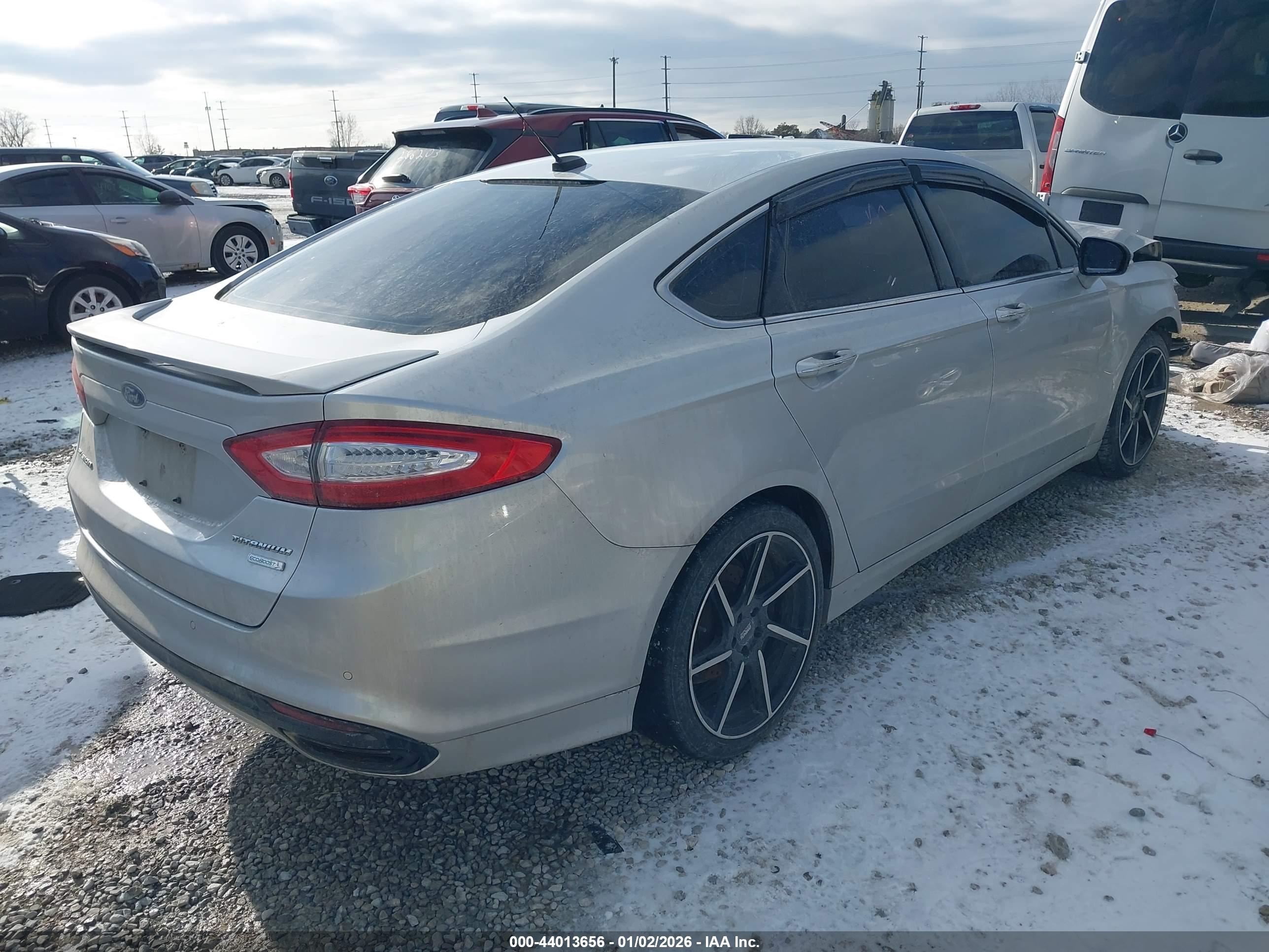 FORD FUSION image 4