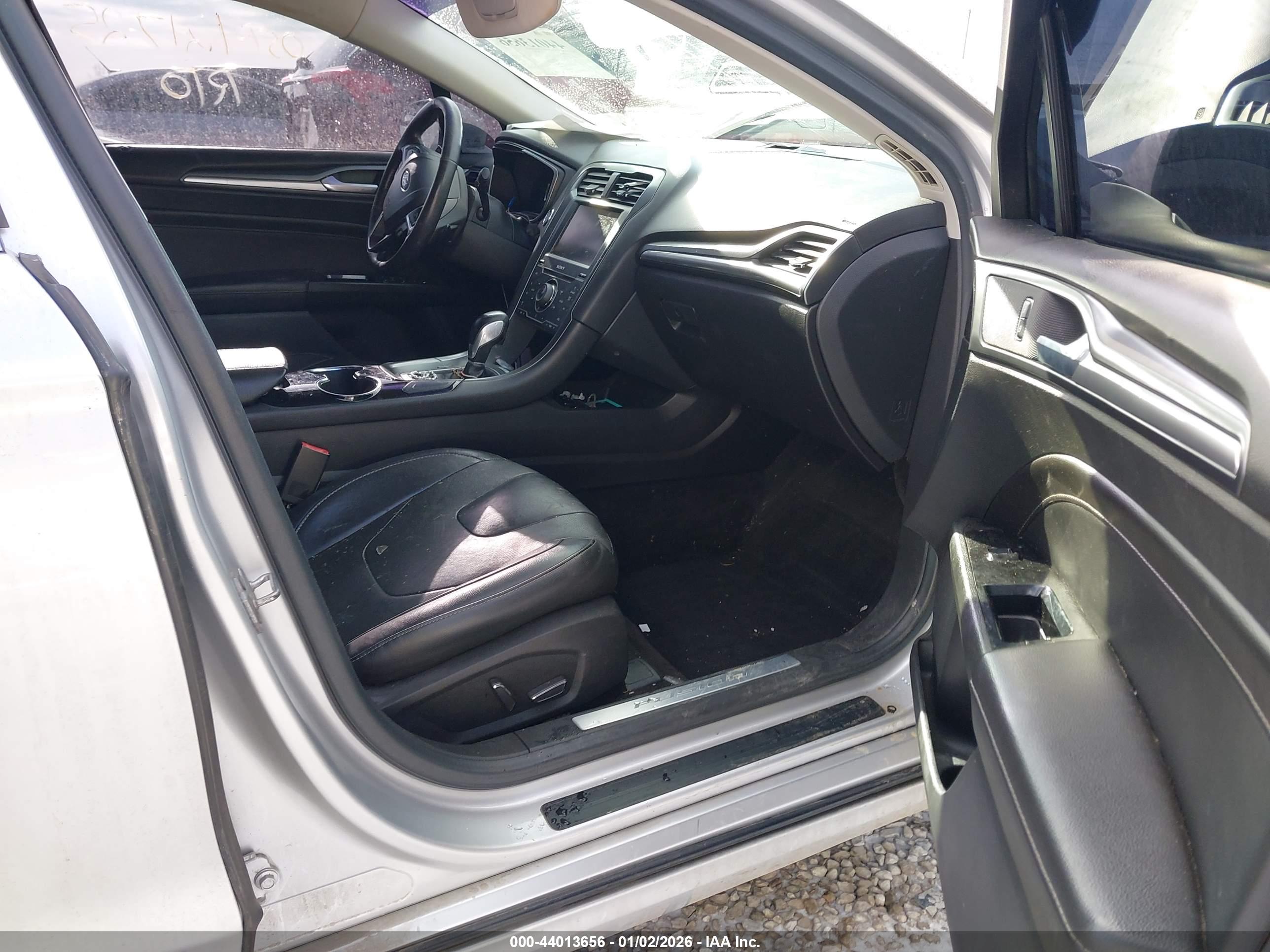 FORD FUSION image 5