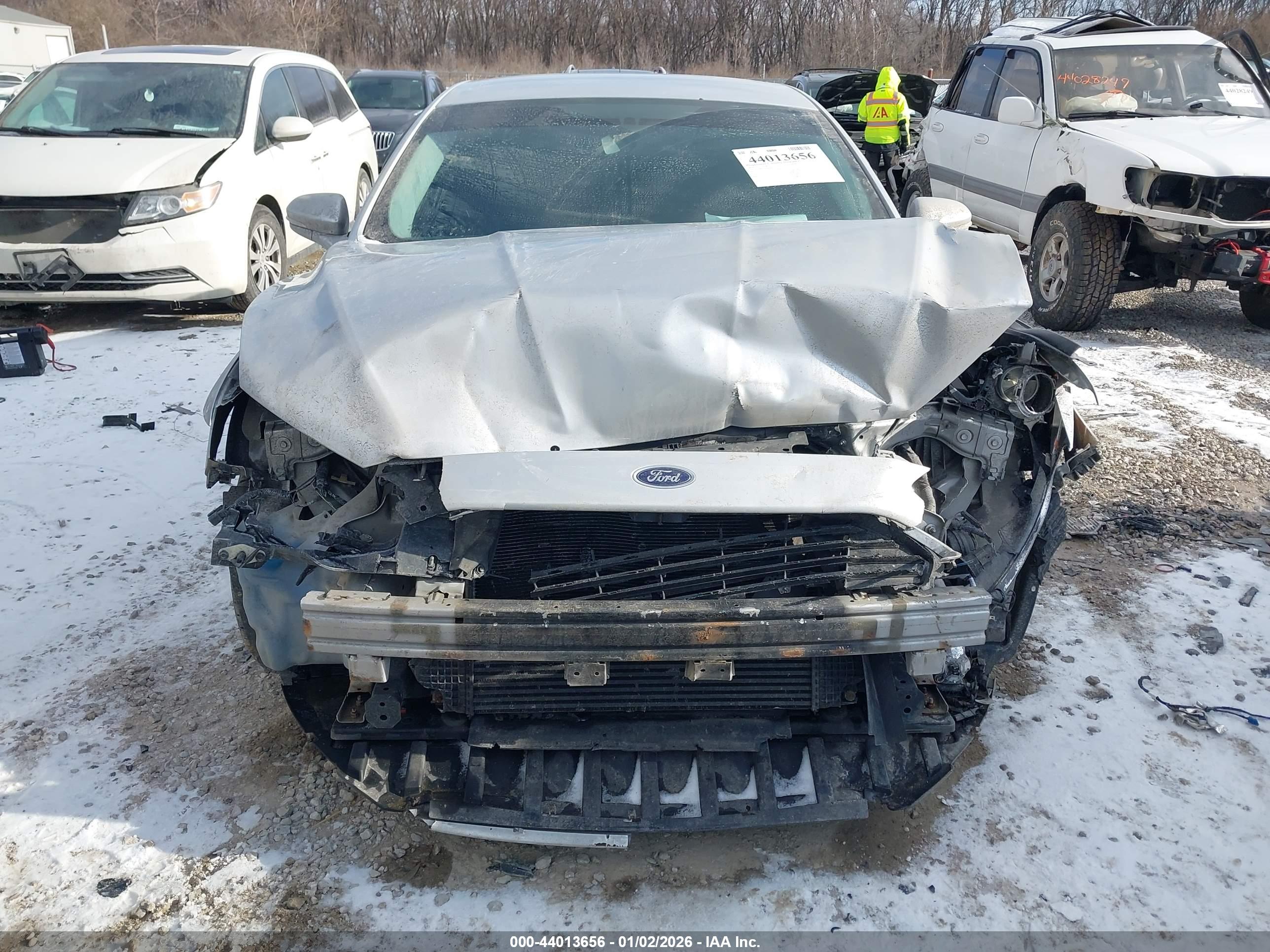 FORD FUSION image 6