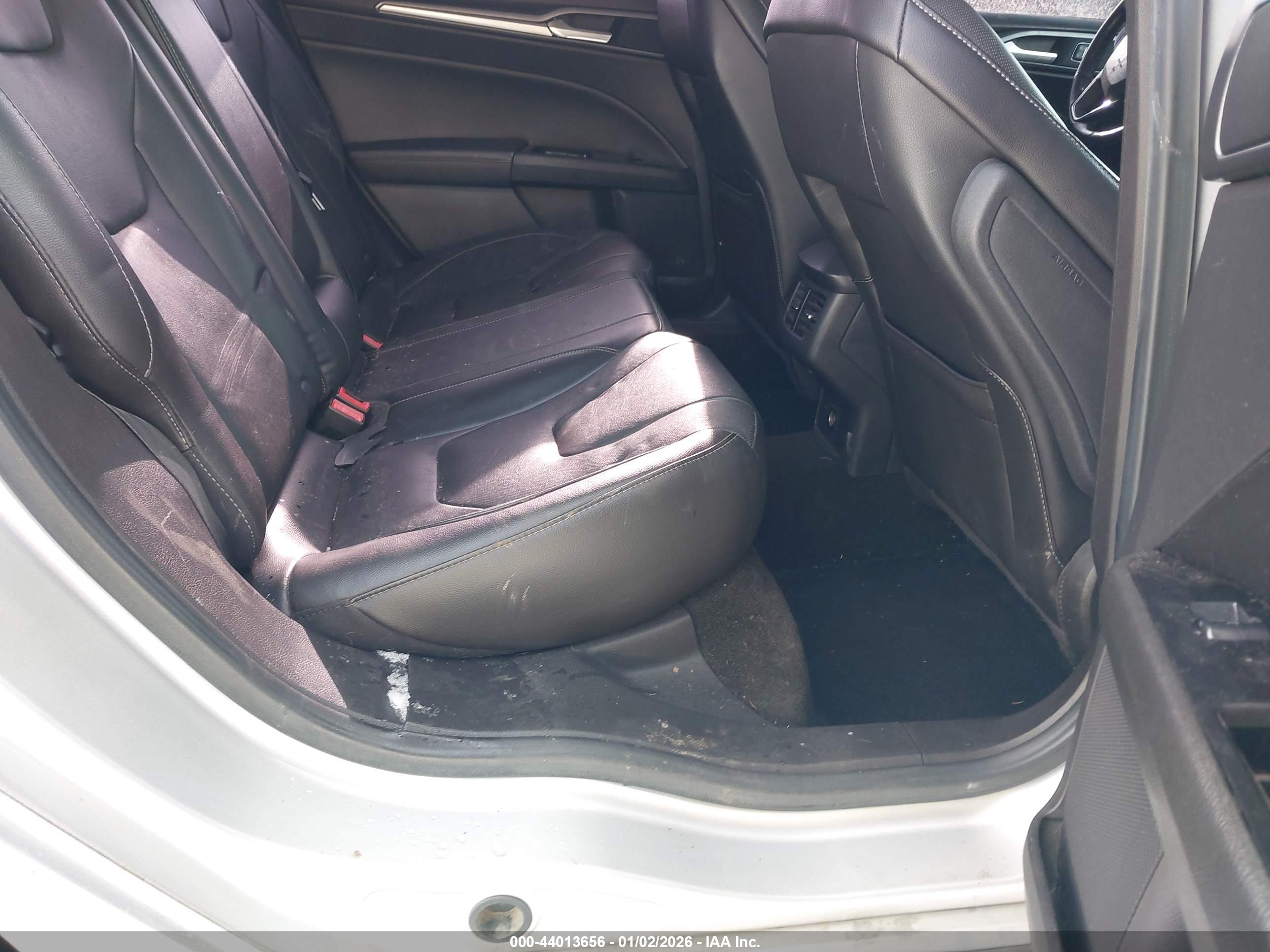 FORD FUSION image 8