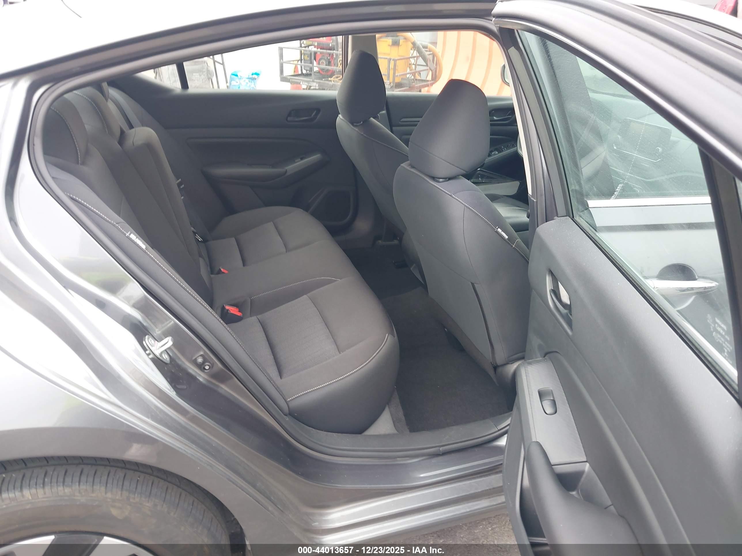 NISSAN ALTIMA image 8
