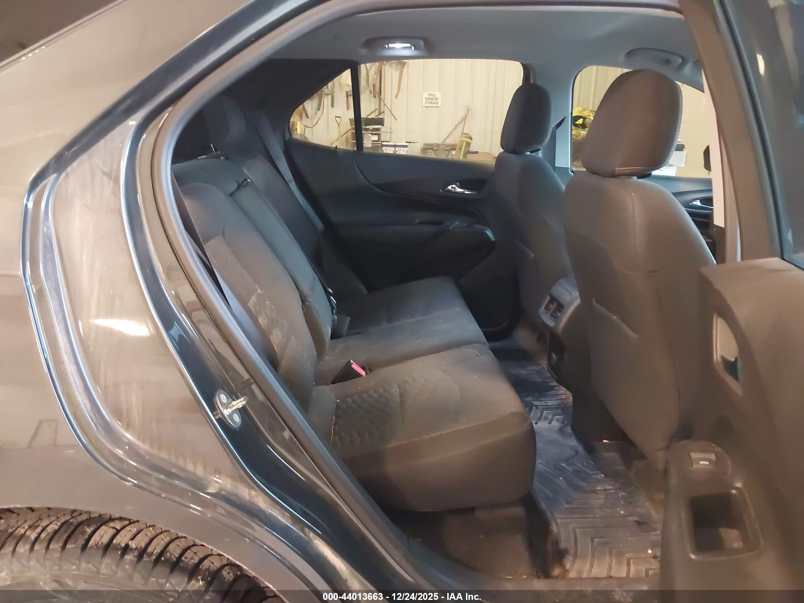 CHEVROLET EQUINOX image 8