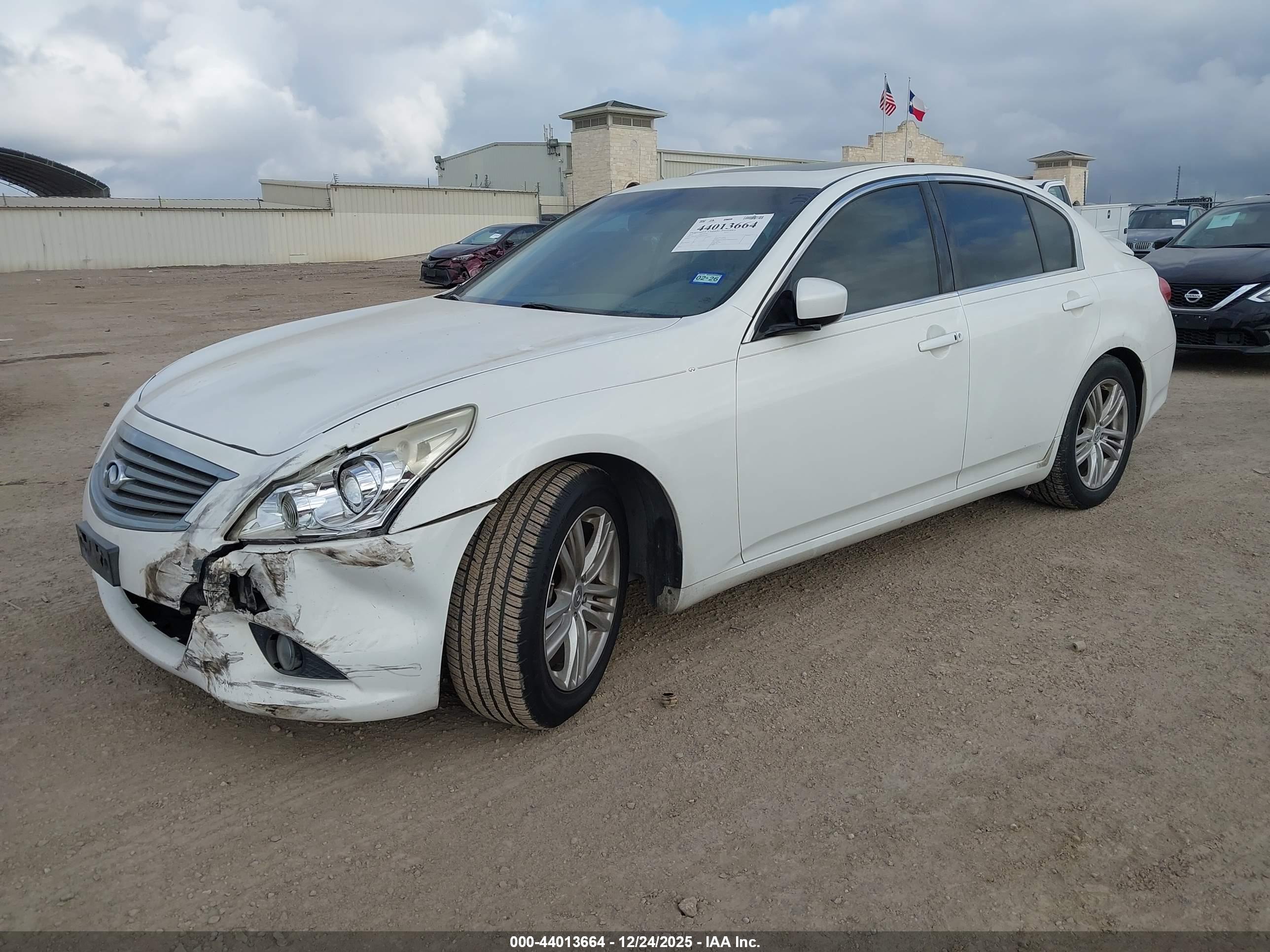 INFINITI G37 image 2