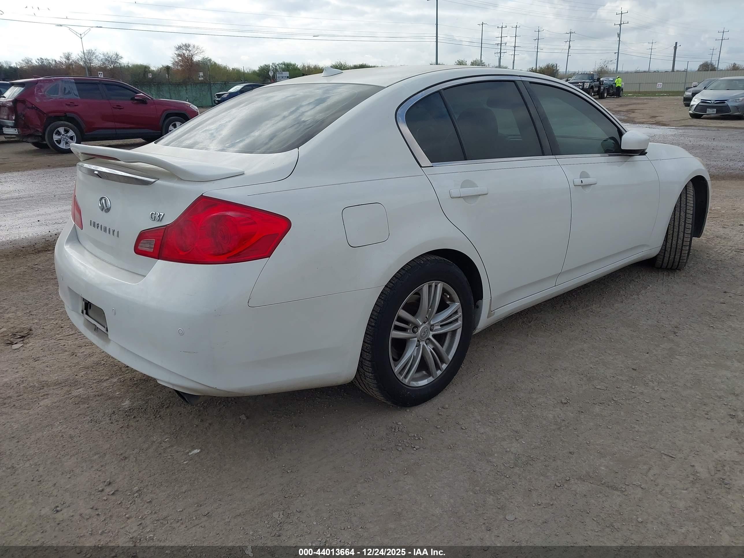 INFINITI G37 image 4