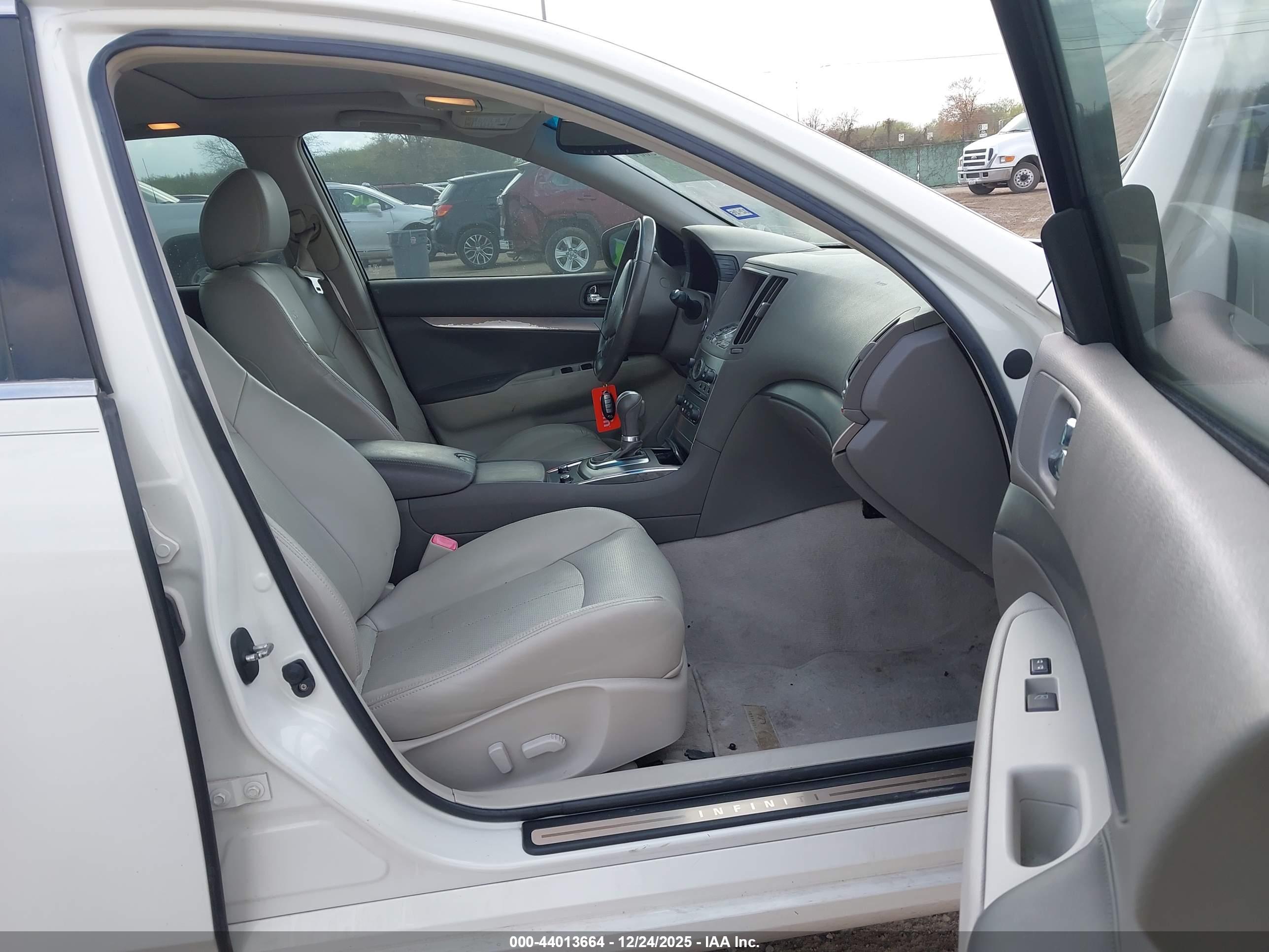 INFINITI G37 image 5