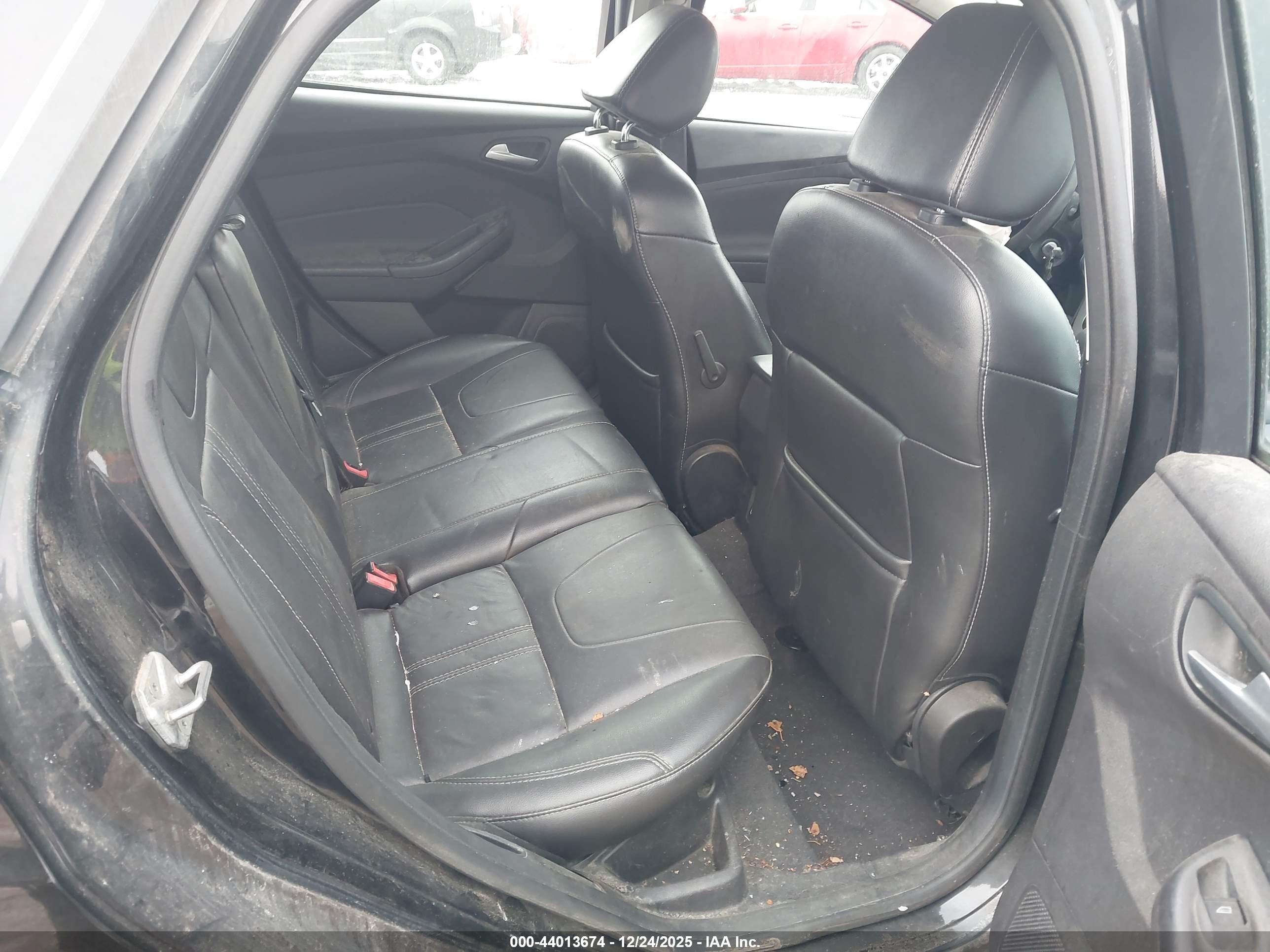 FORD FOCUS image 8