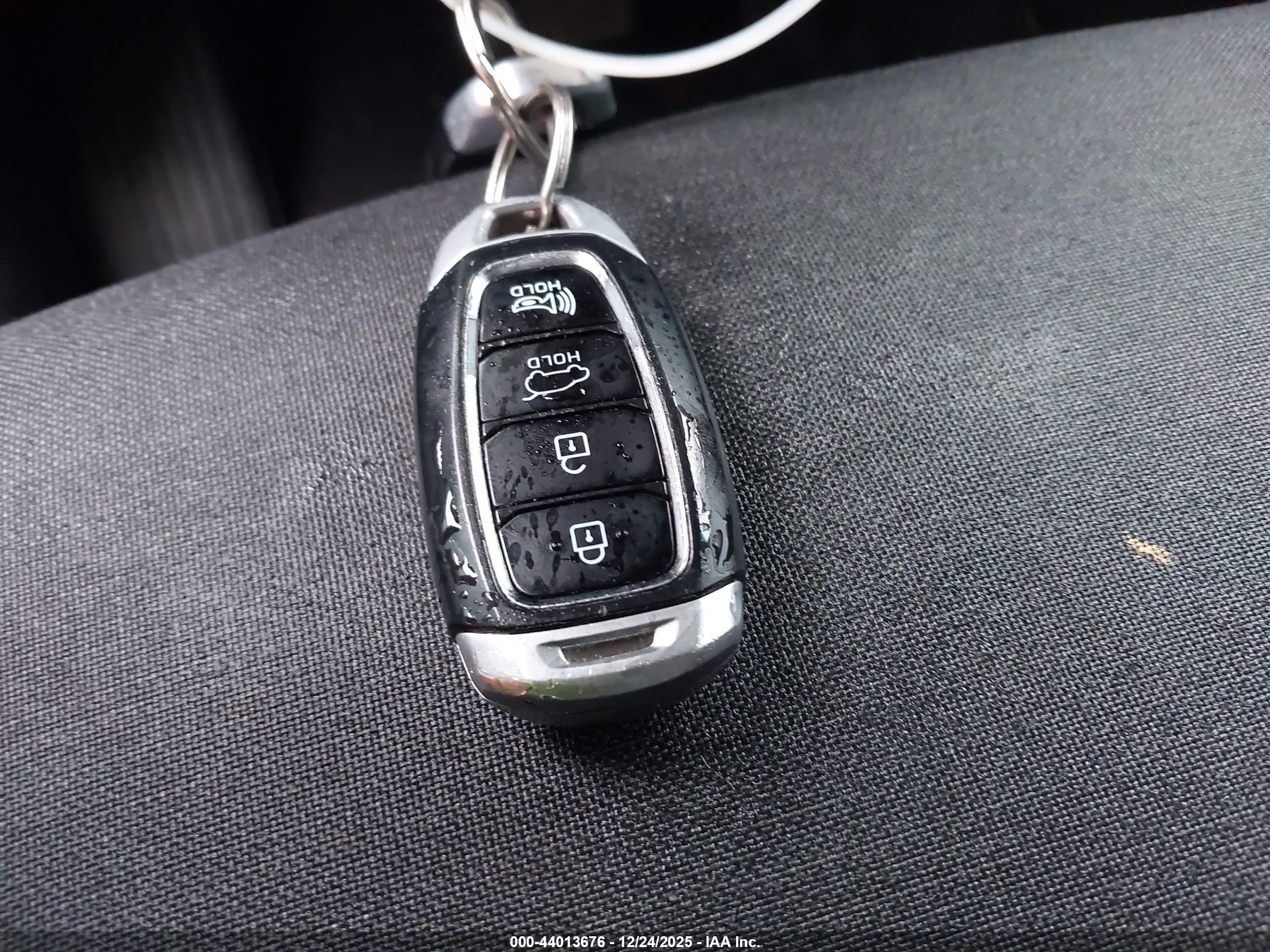 HYUNDAI KONA image 11