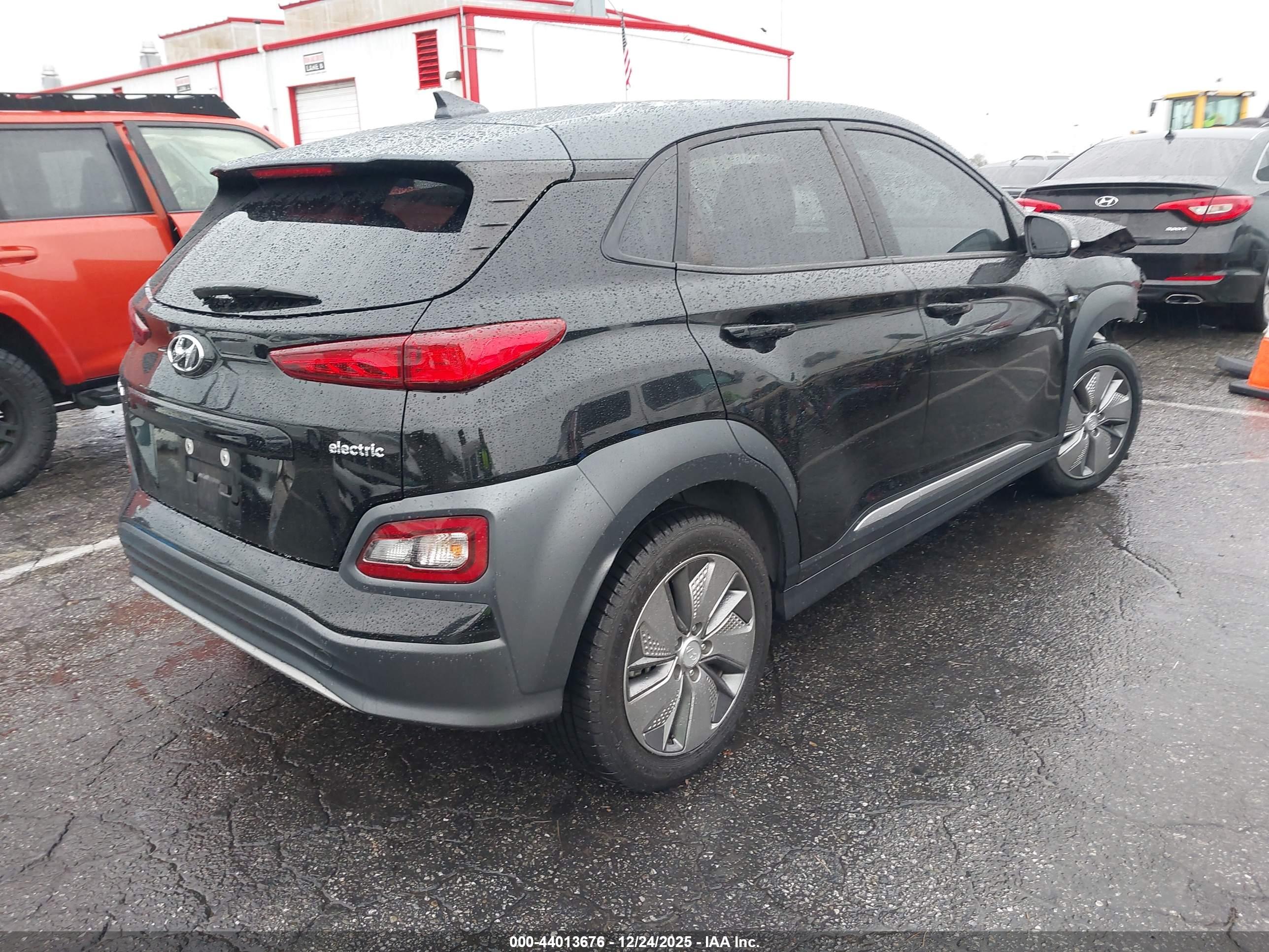 HYUNDAI KONA image 4