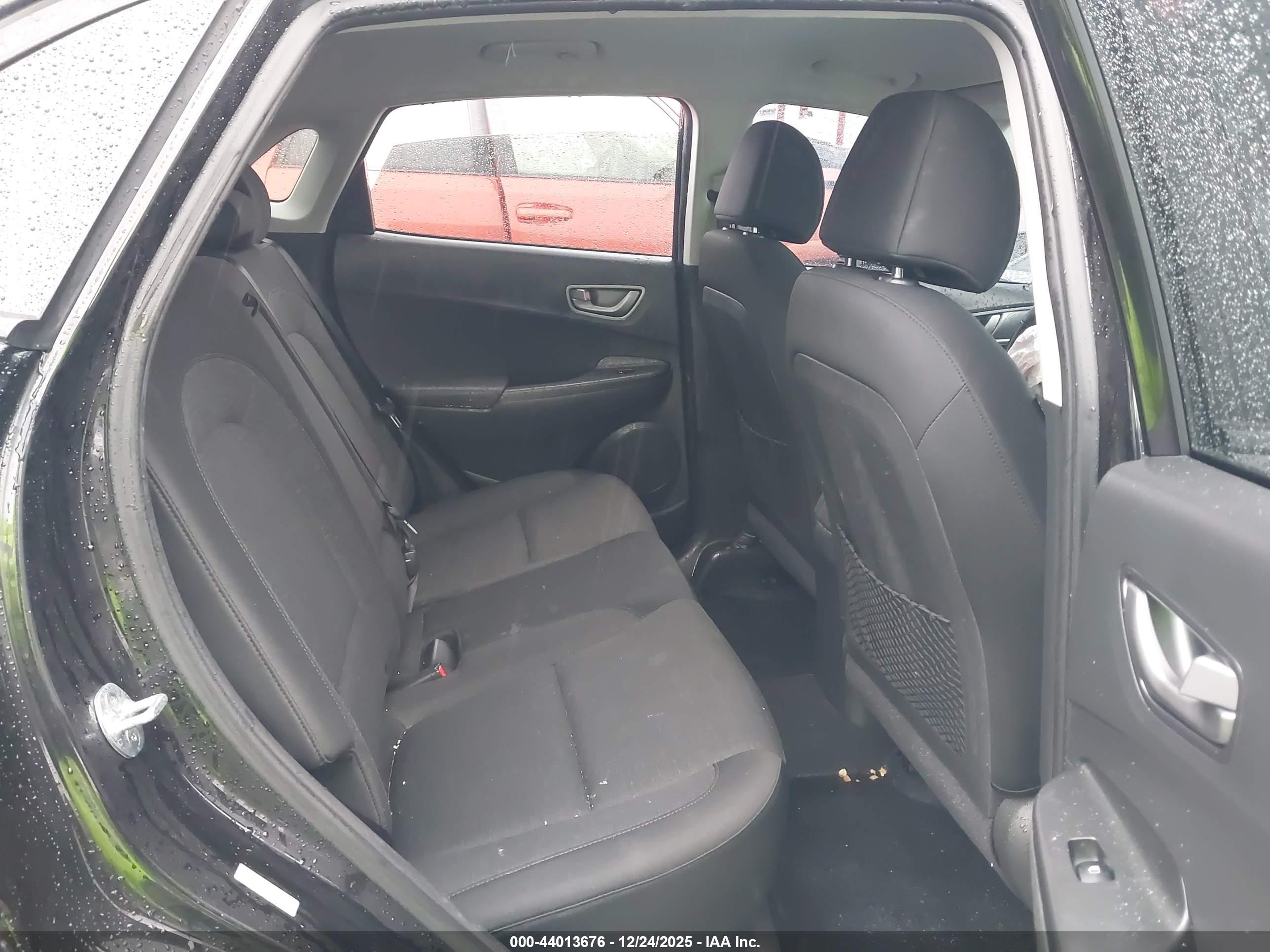 HYUNDAI KONA image 8