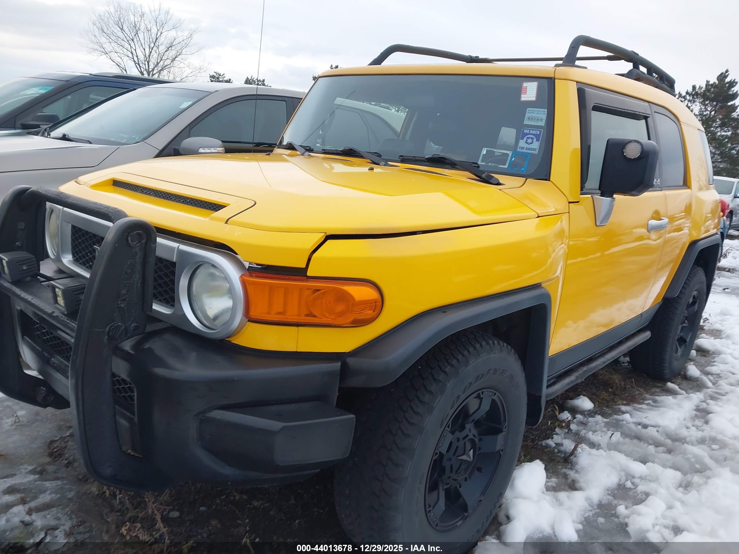 TOYOTA FJ image 2