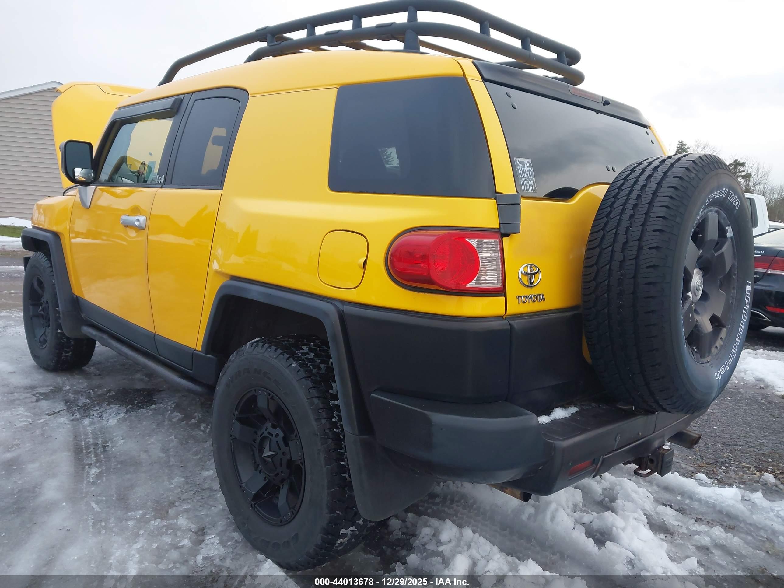 TOYOTA FJ image 3